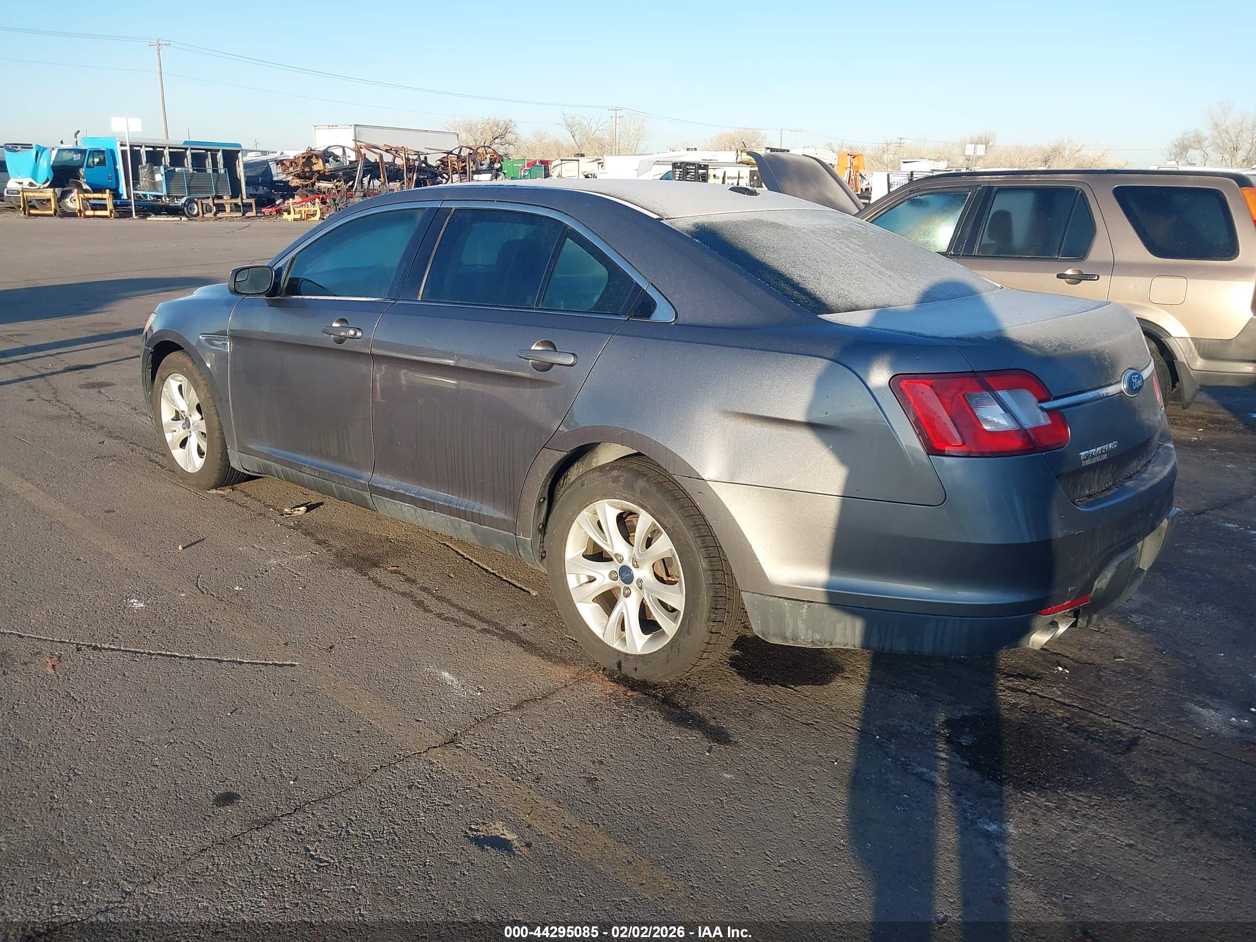 FORD TAURUS image 3