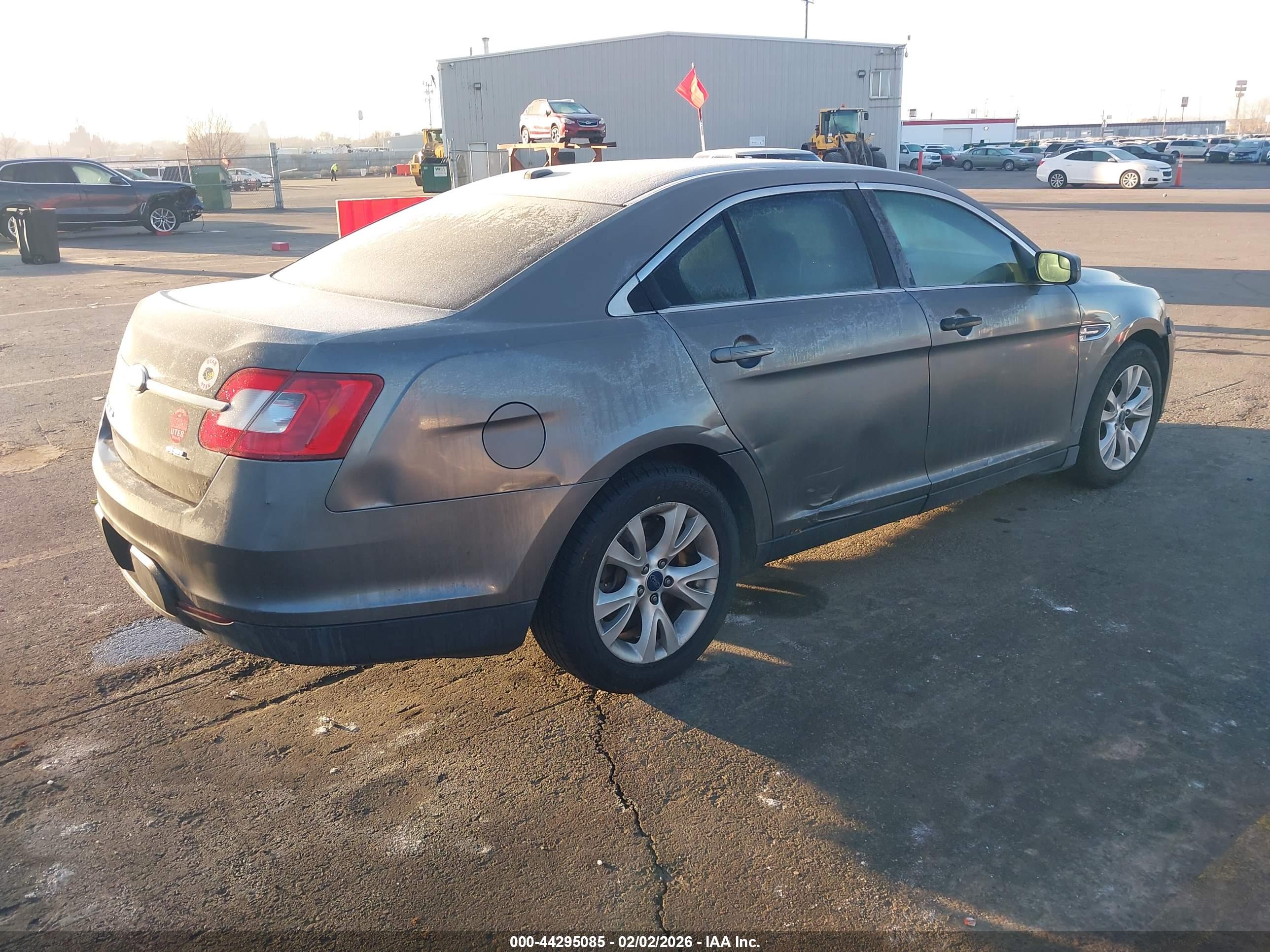 FORD TAURUS image 4
