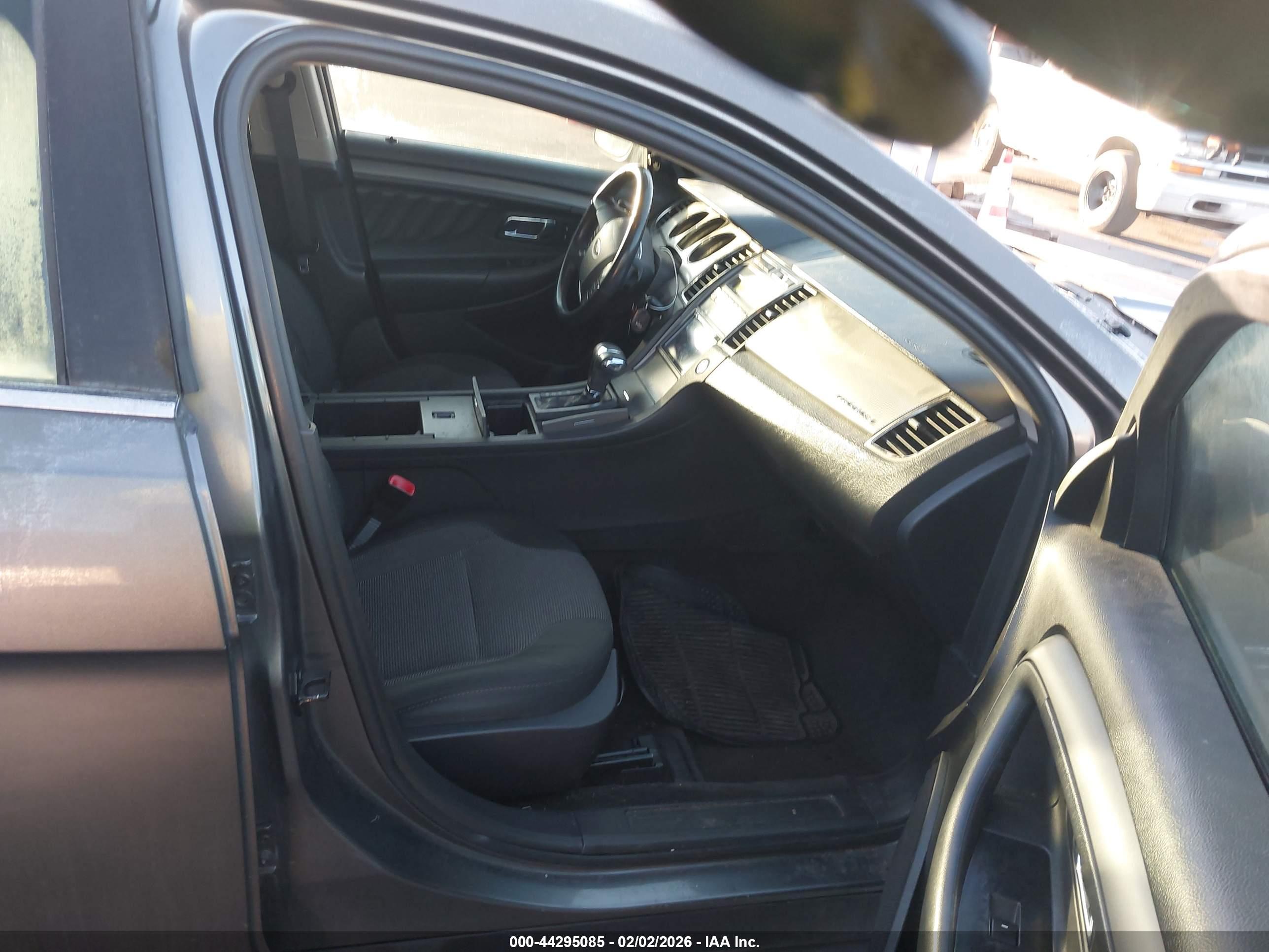 FORD TAURUS image 5
