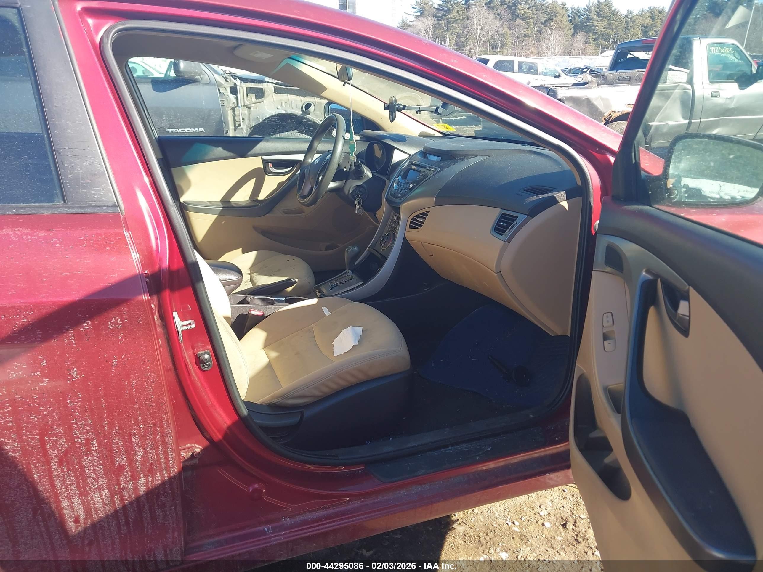 HYUNDAI ELANTRA image 5