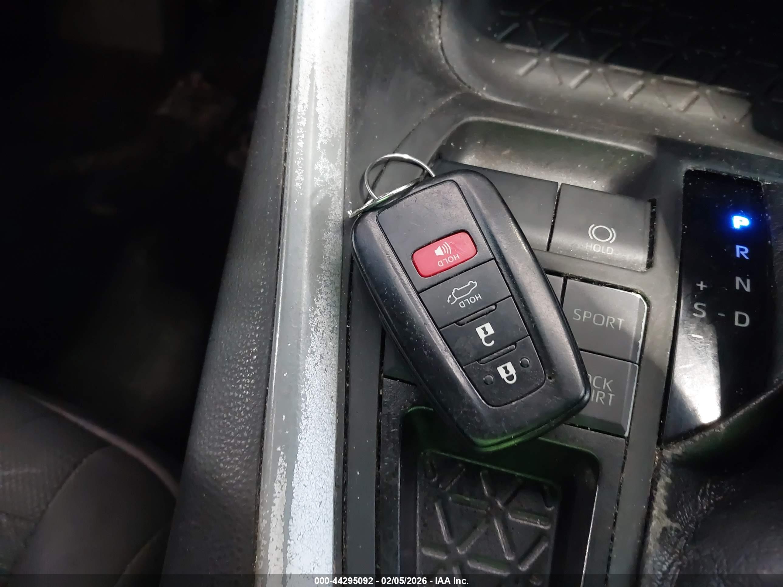 TOYOTA RAV4 image 11