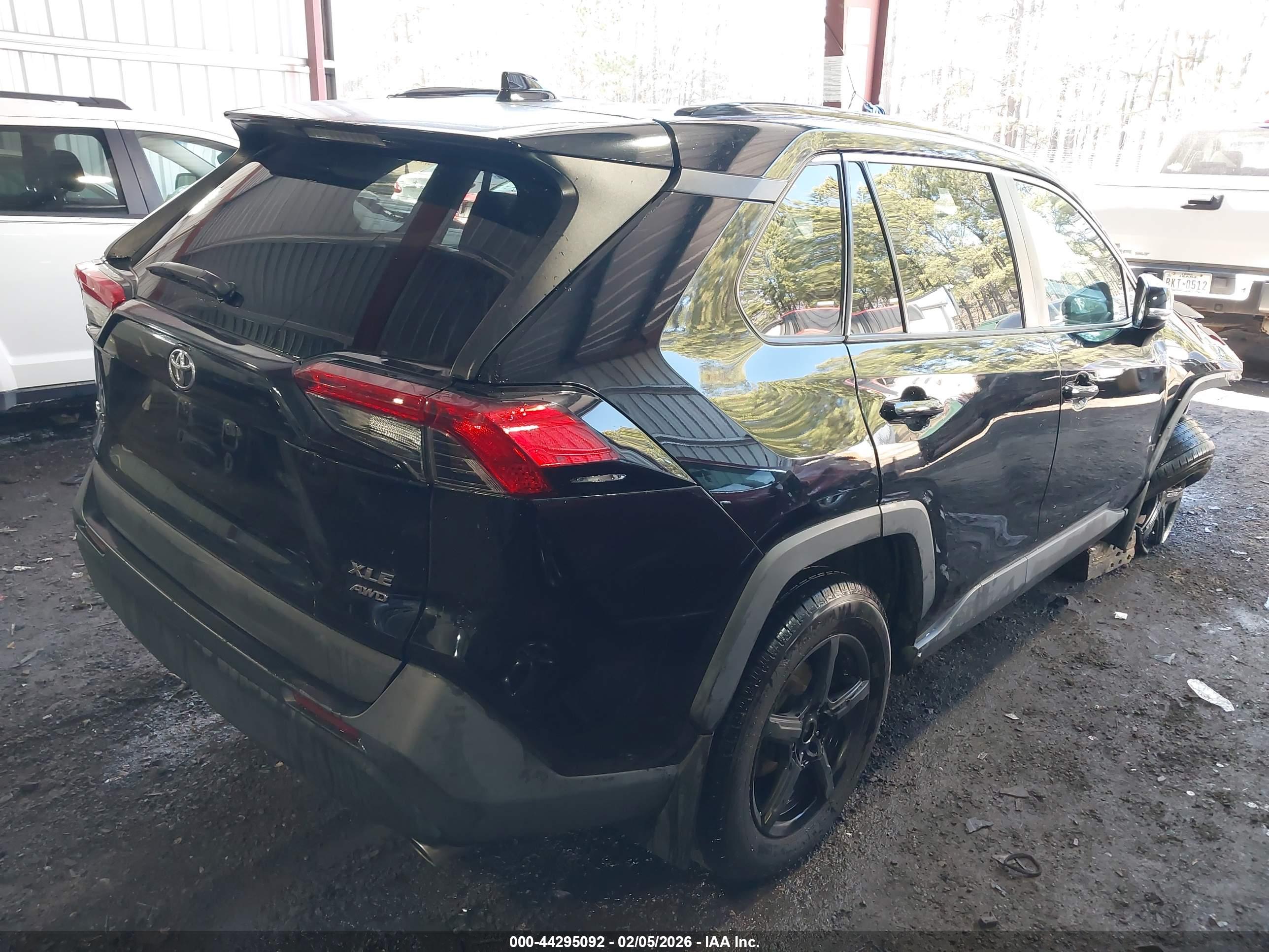 TOYOTA RAV4 image 4