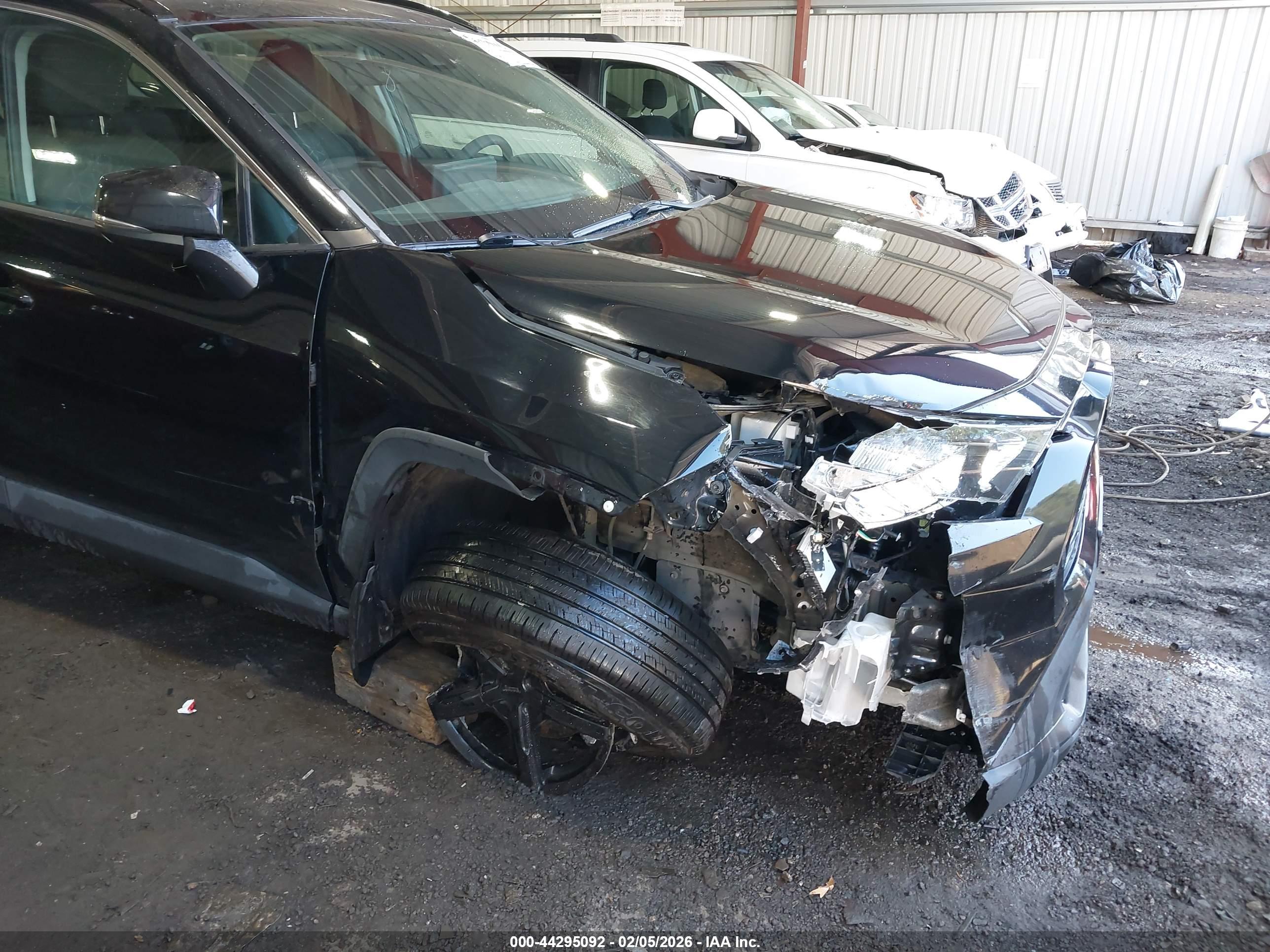 TOYOTA RAV4 image 6