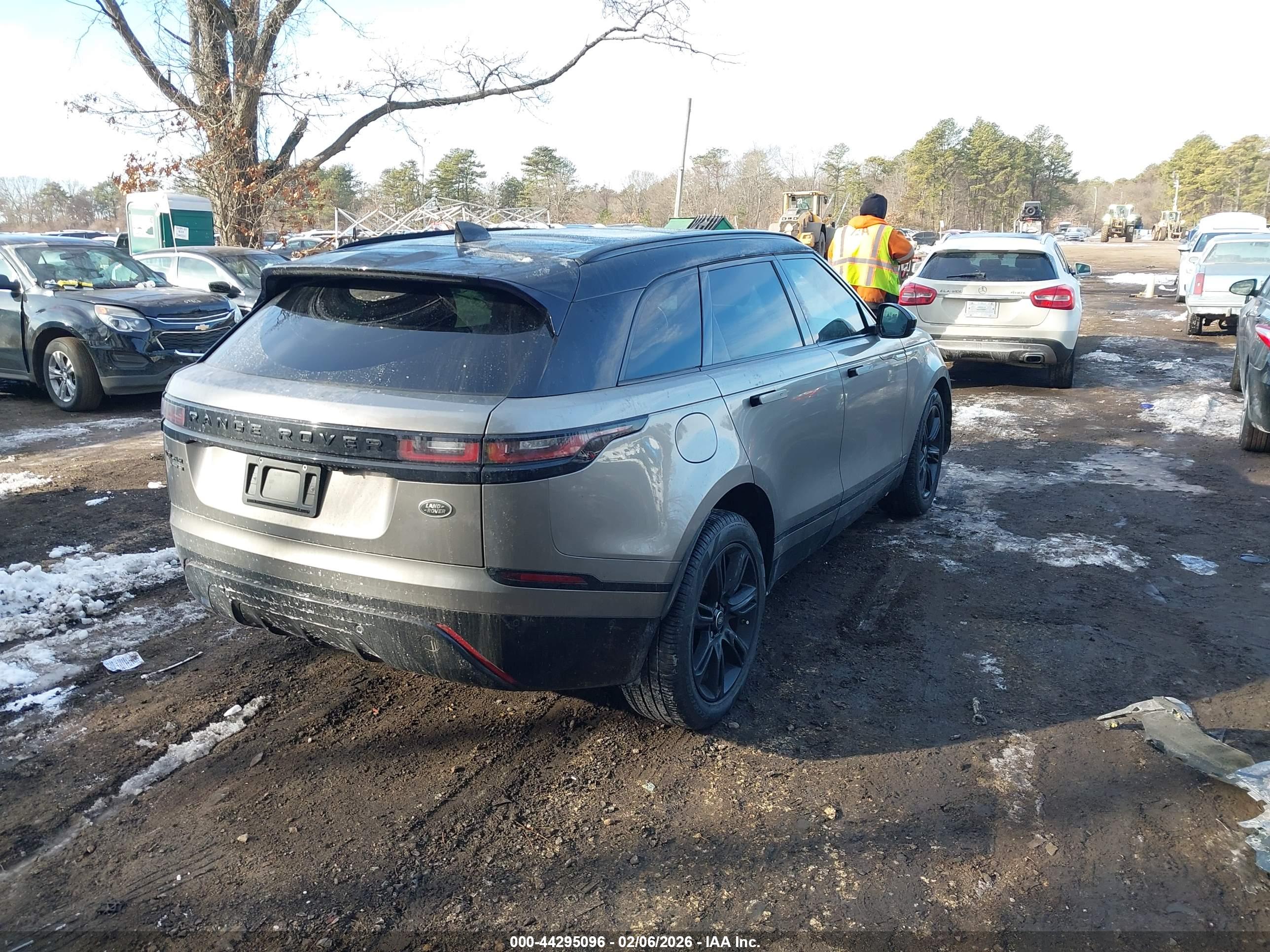 LAND ROVER image 4