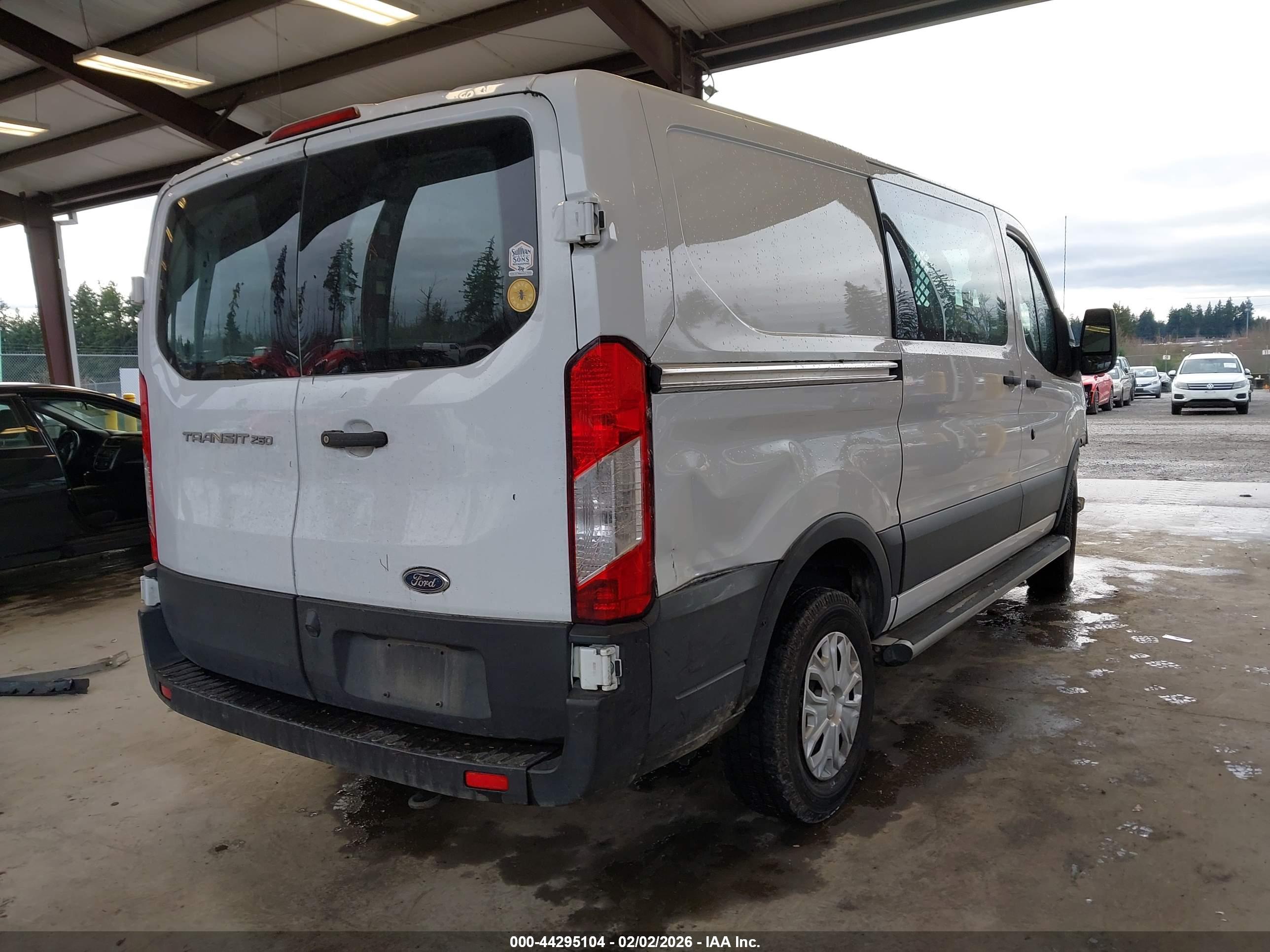 FORD TRANSIT-250 image 4