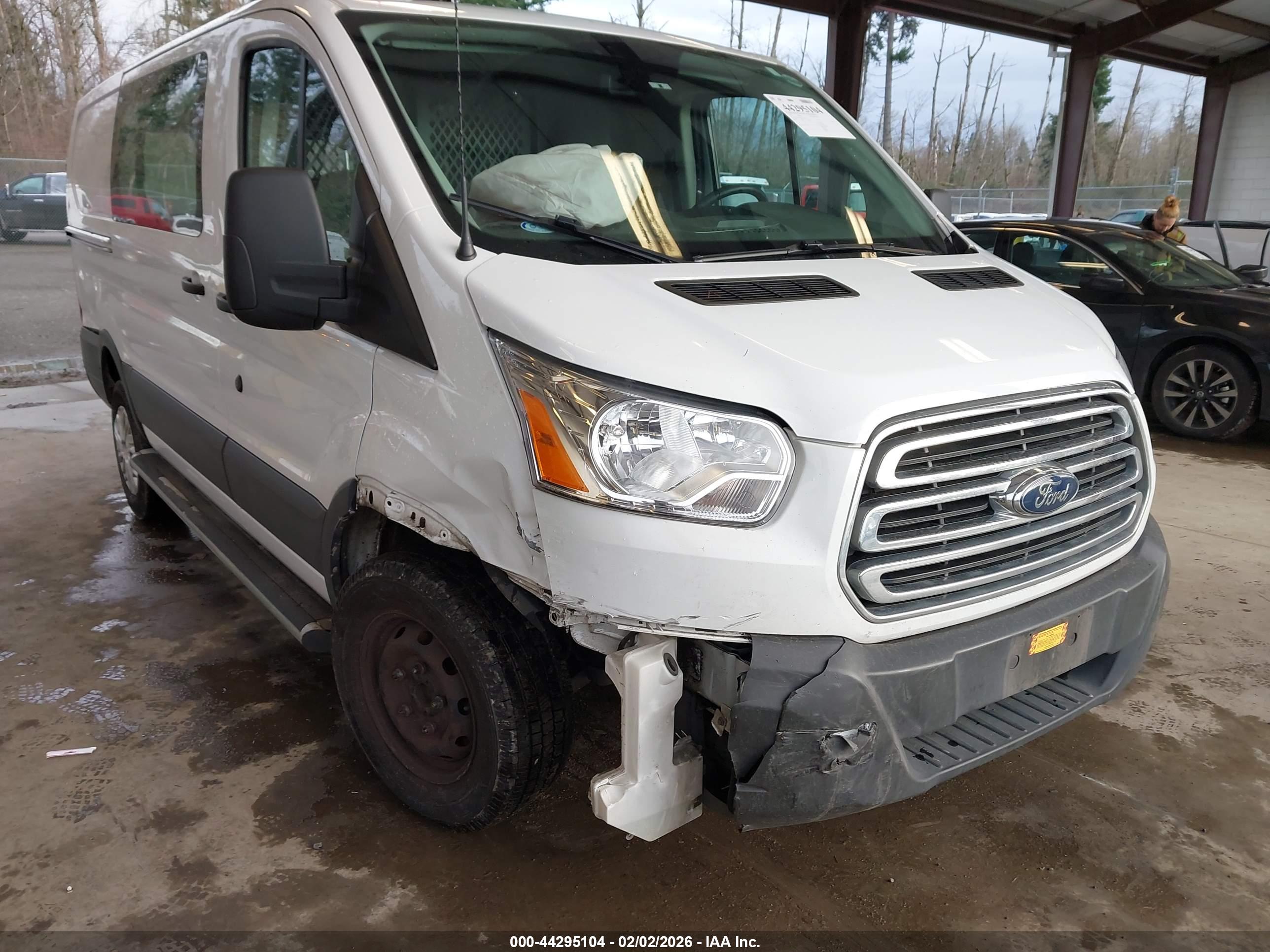 FORD TRANSIT-250 image 6