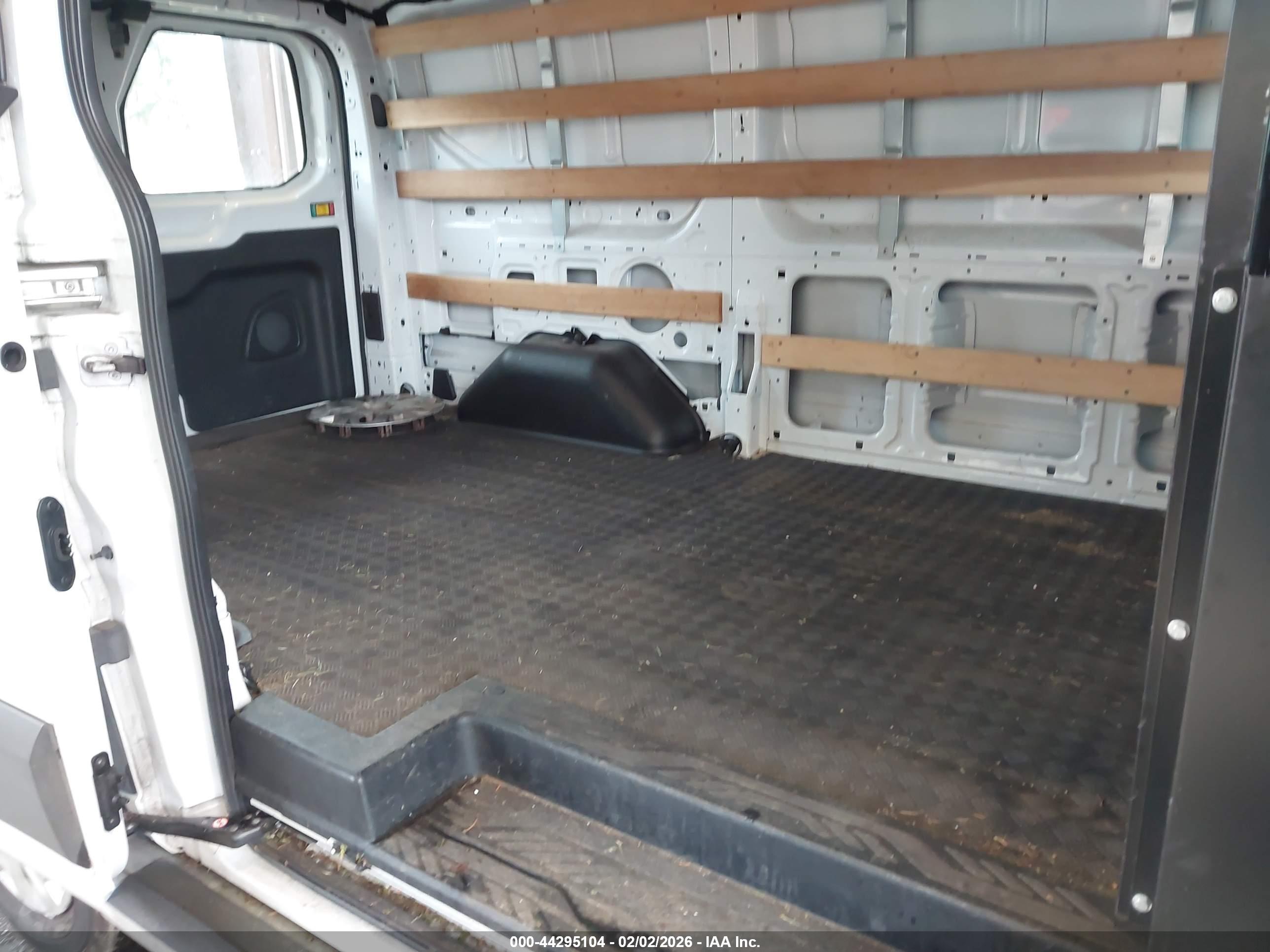 FORD TRANSIT-250 image 8