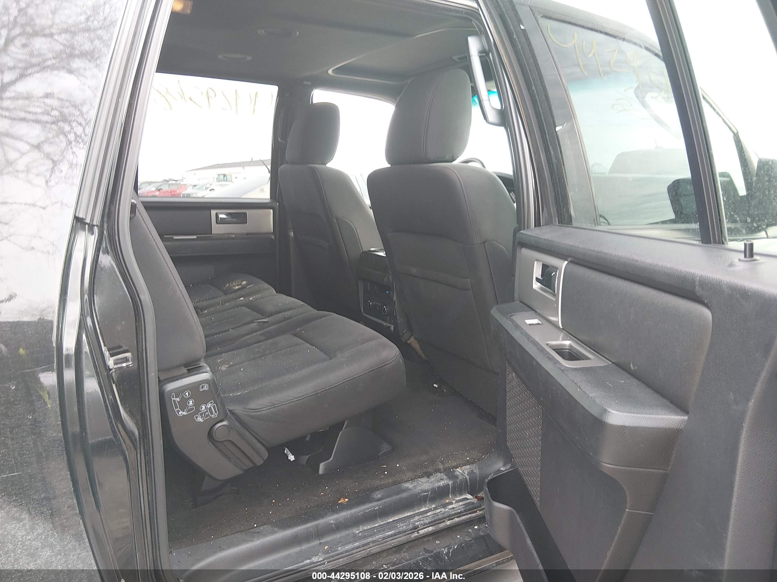 FORD EXPEDITION image 8