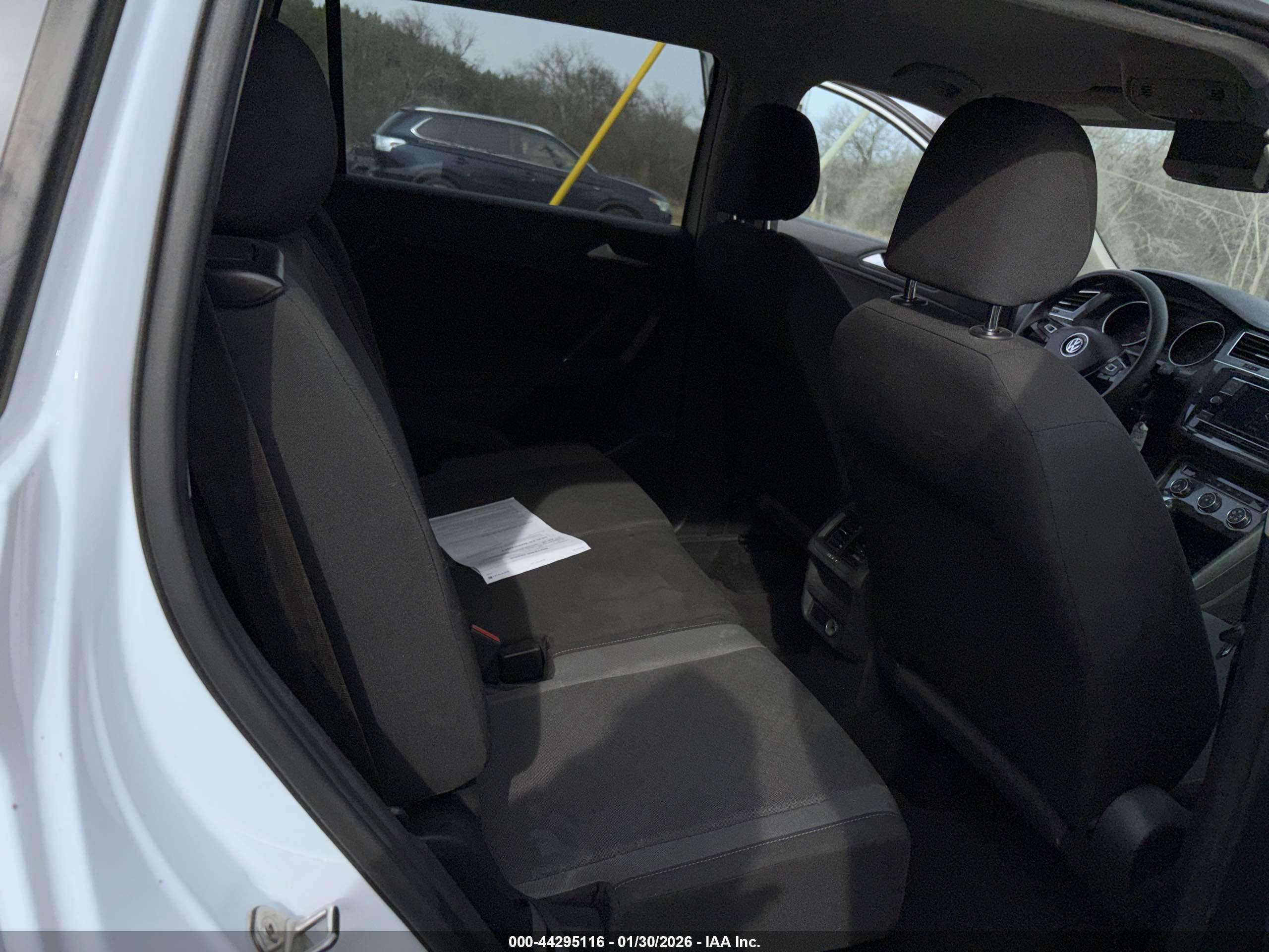 VOLKSWAGEN TIGUAN image 8