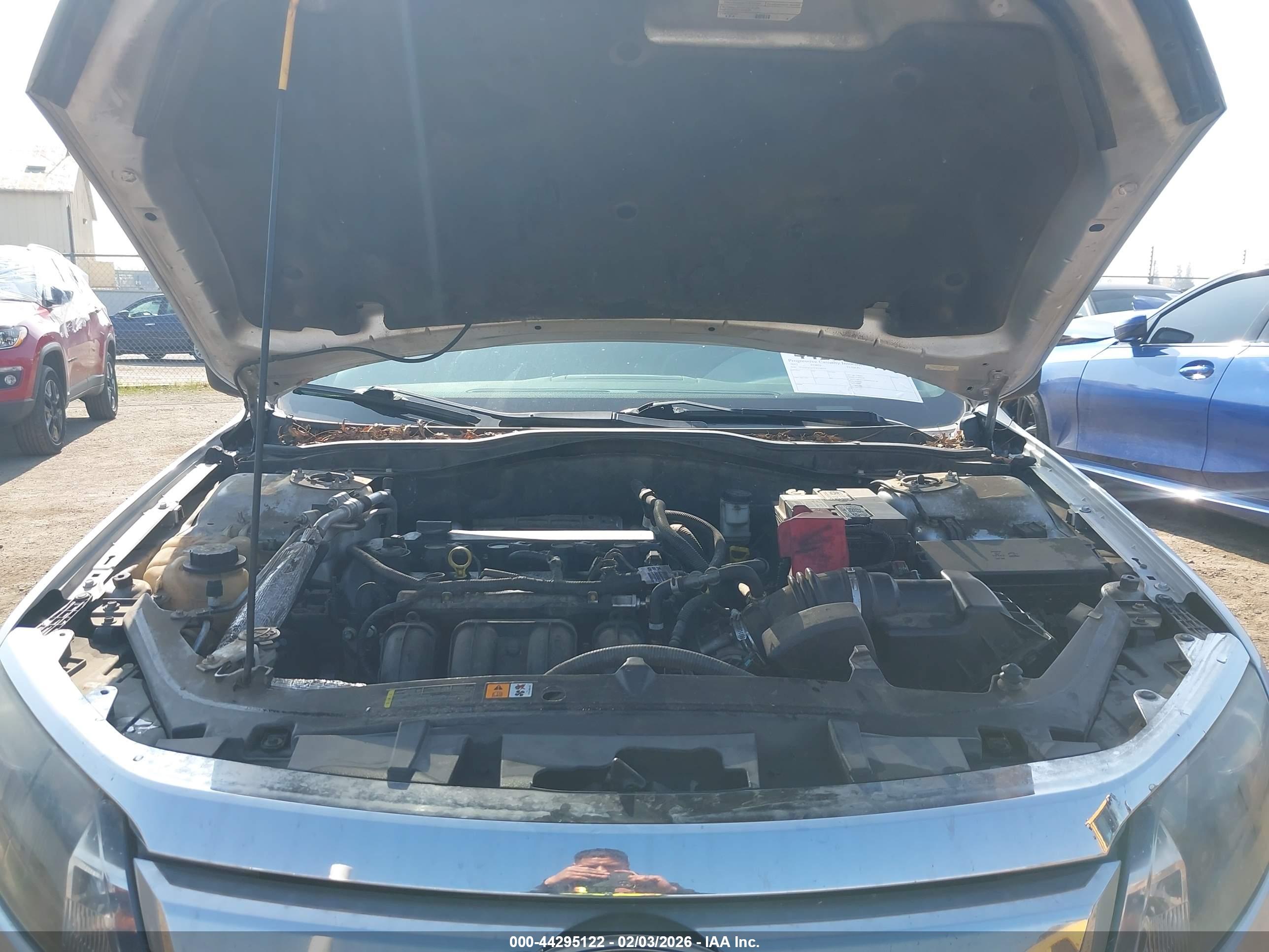 FORD FUSION image 10