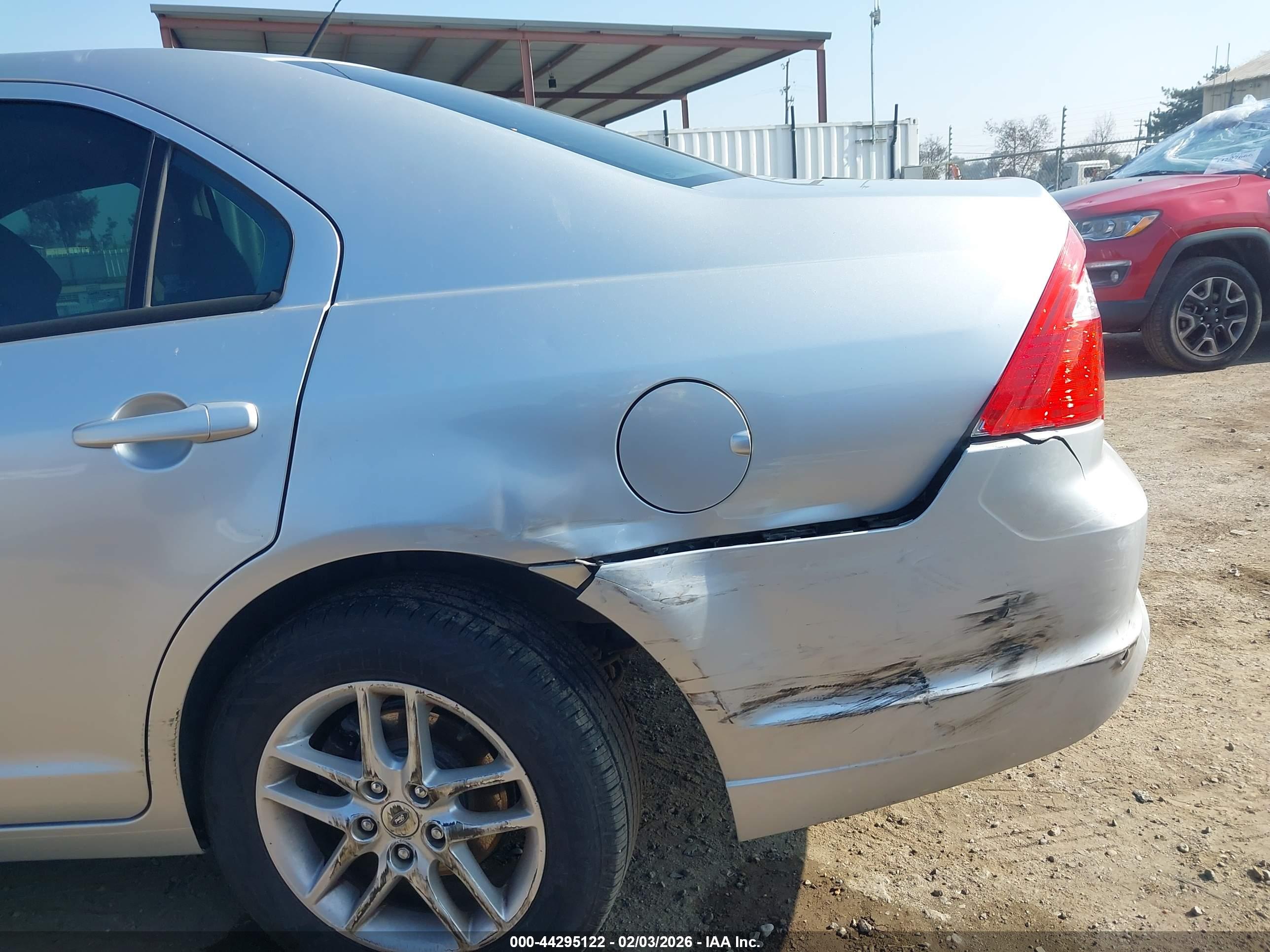 FORD FUSION image 6
