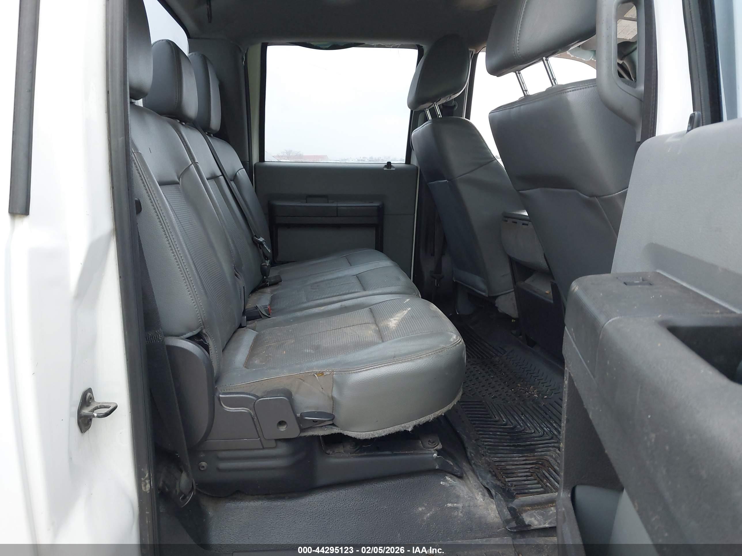 FORD F-350 image 8