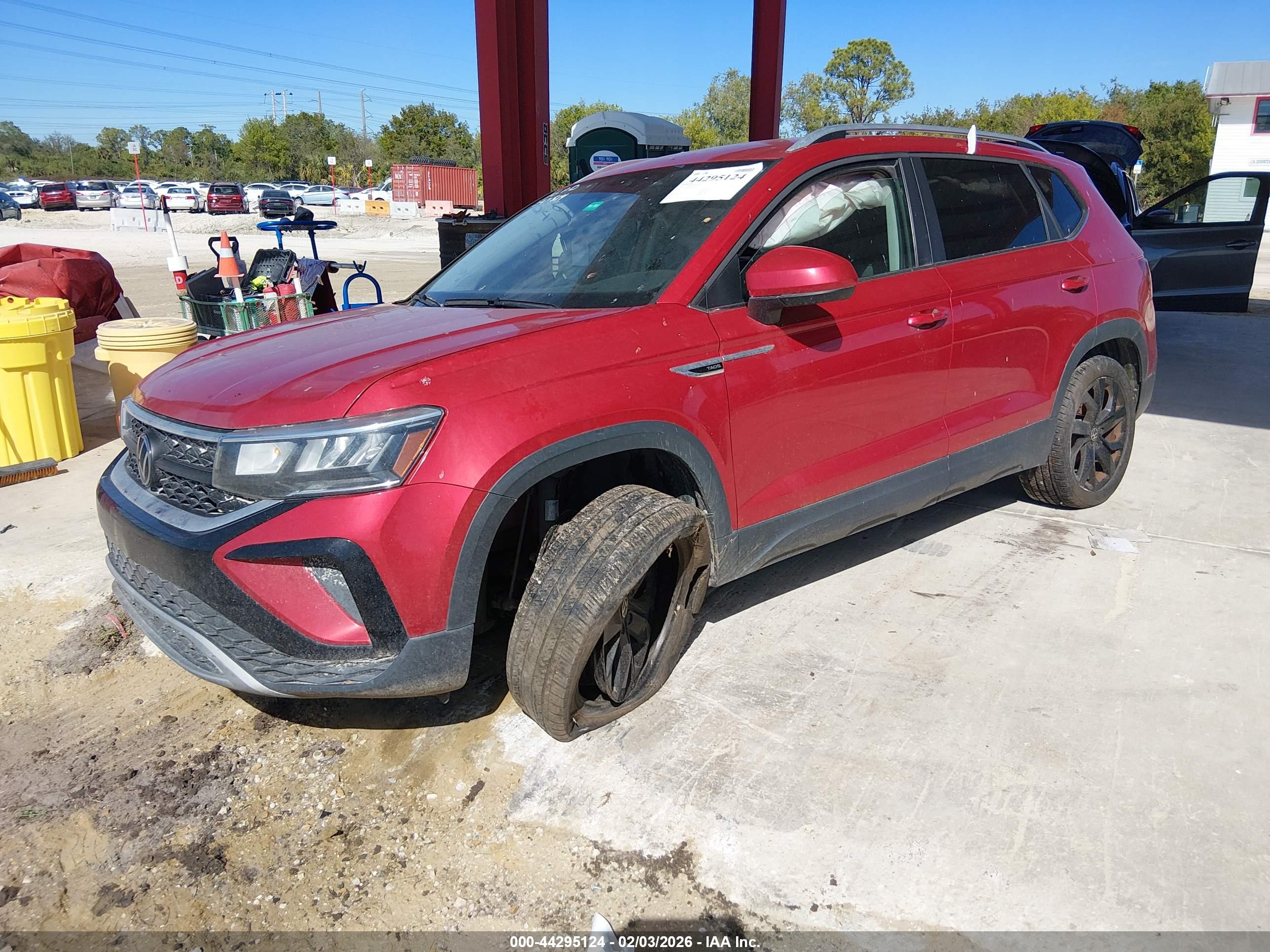 VOLKSWAGEN TAOS image 2