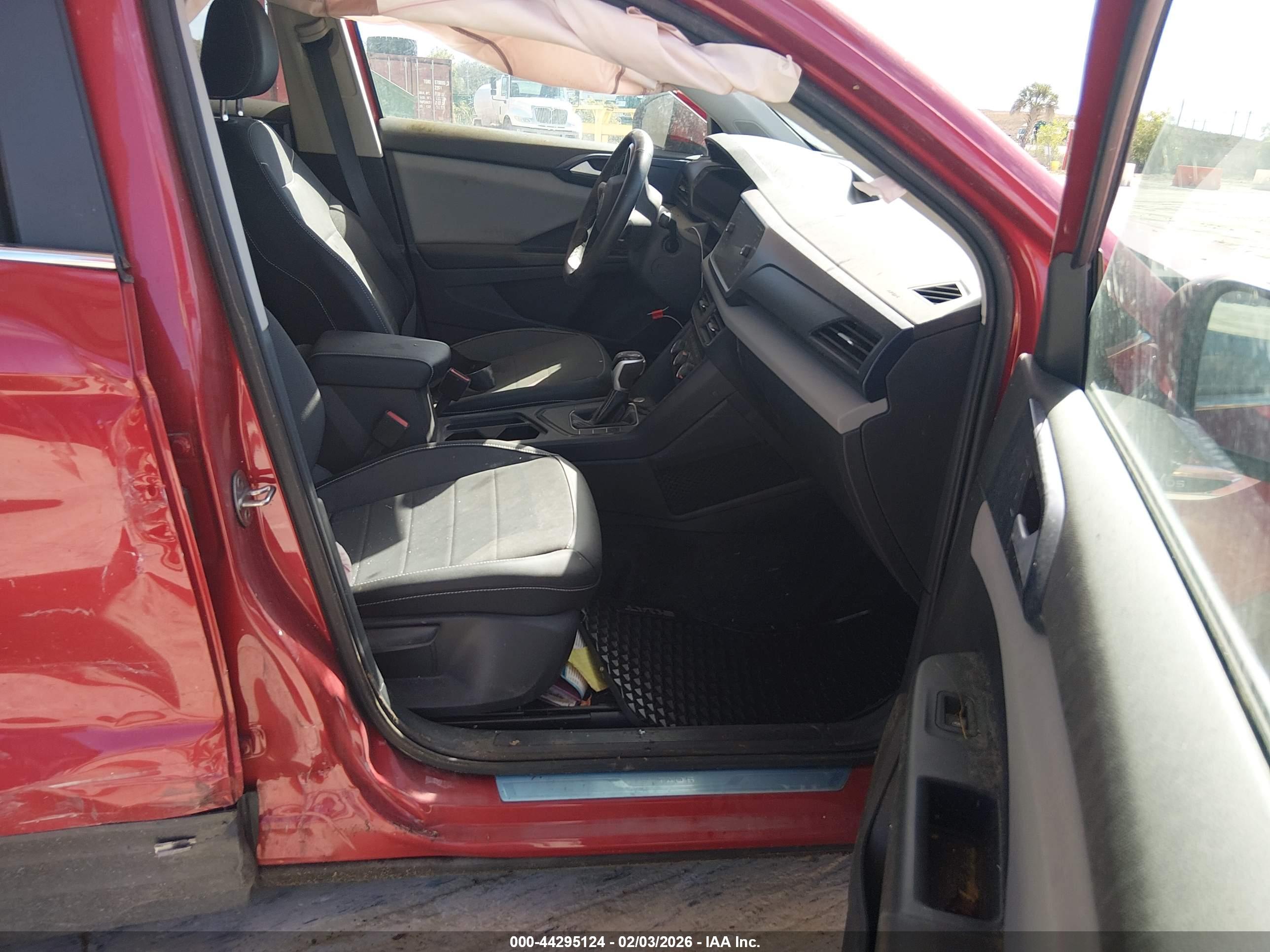 VOLKSWAGEN TAOS image 5