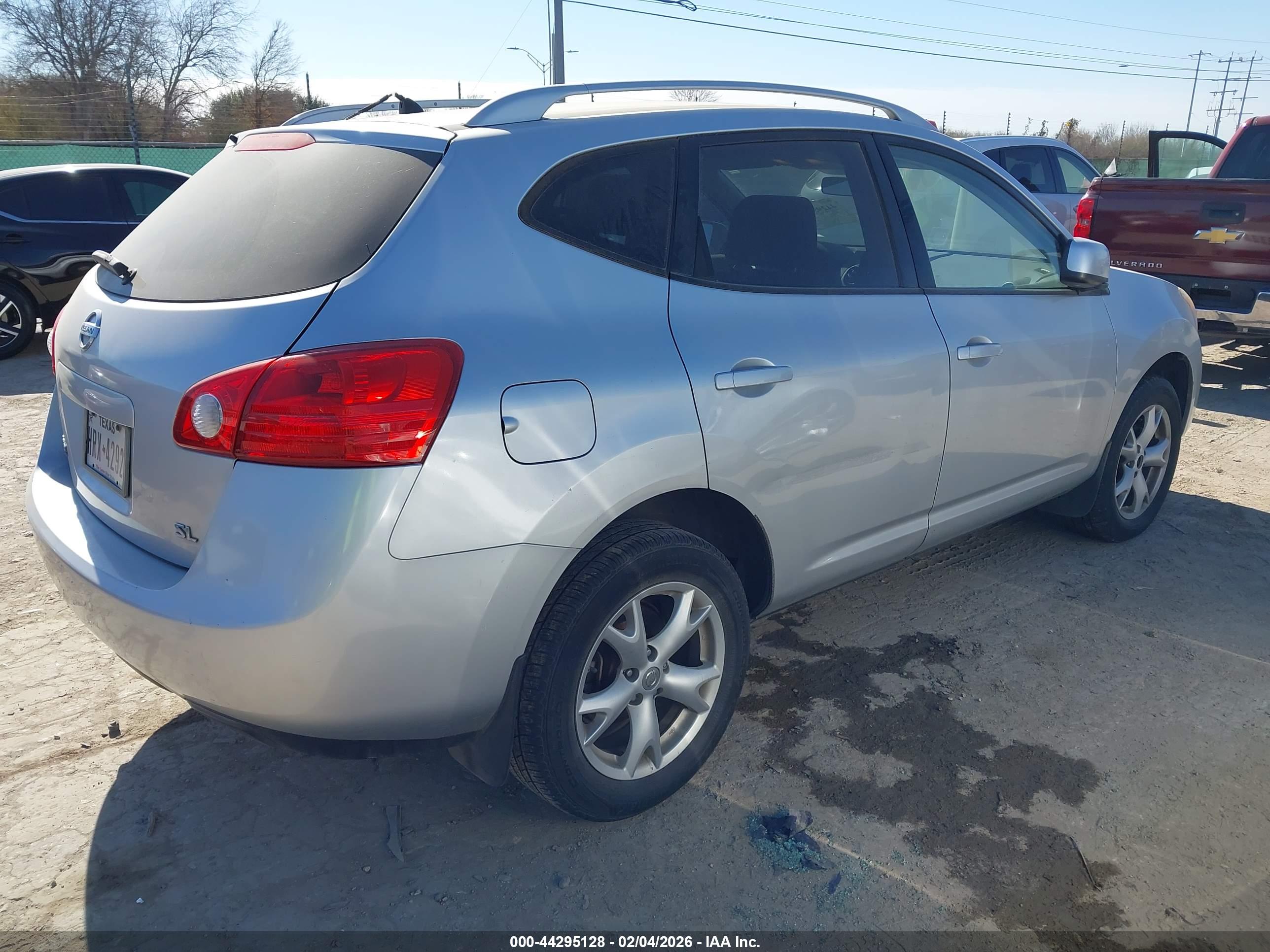 NISSAN ROGUE image 4