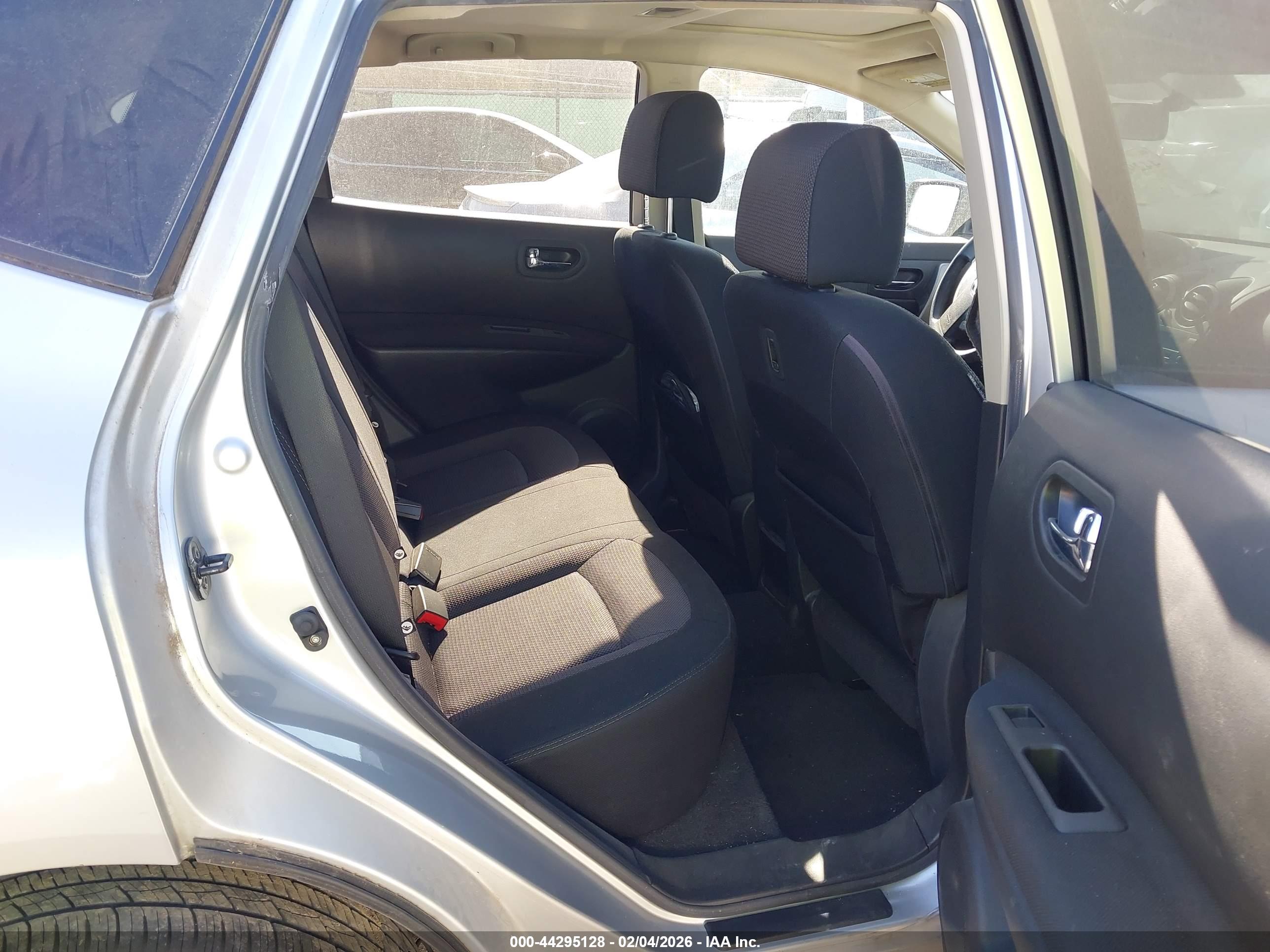 NISSAN ROGUE image 8
