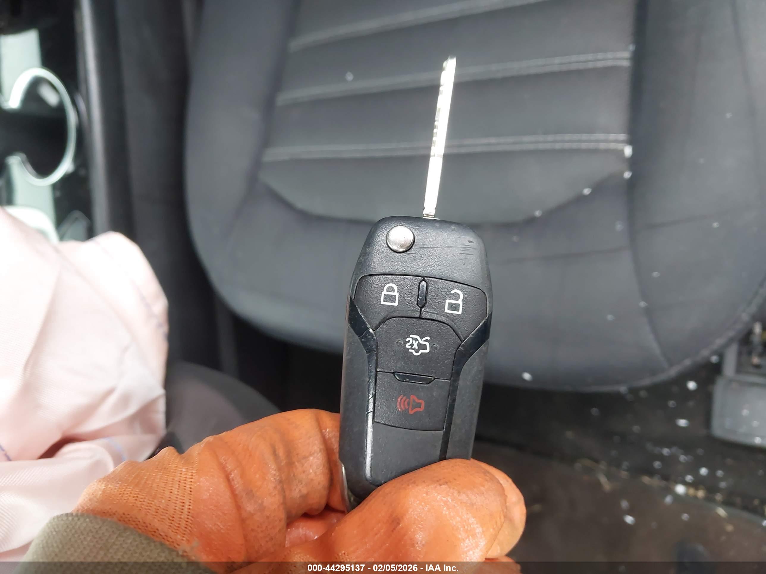 FORD FUSION image 11