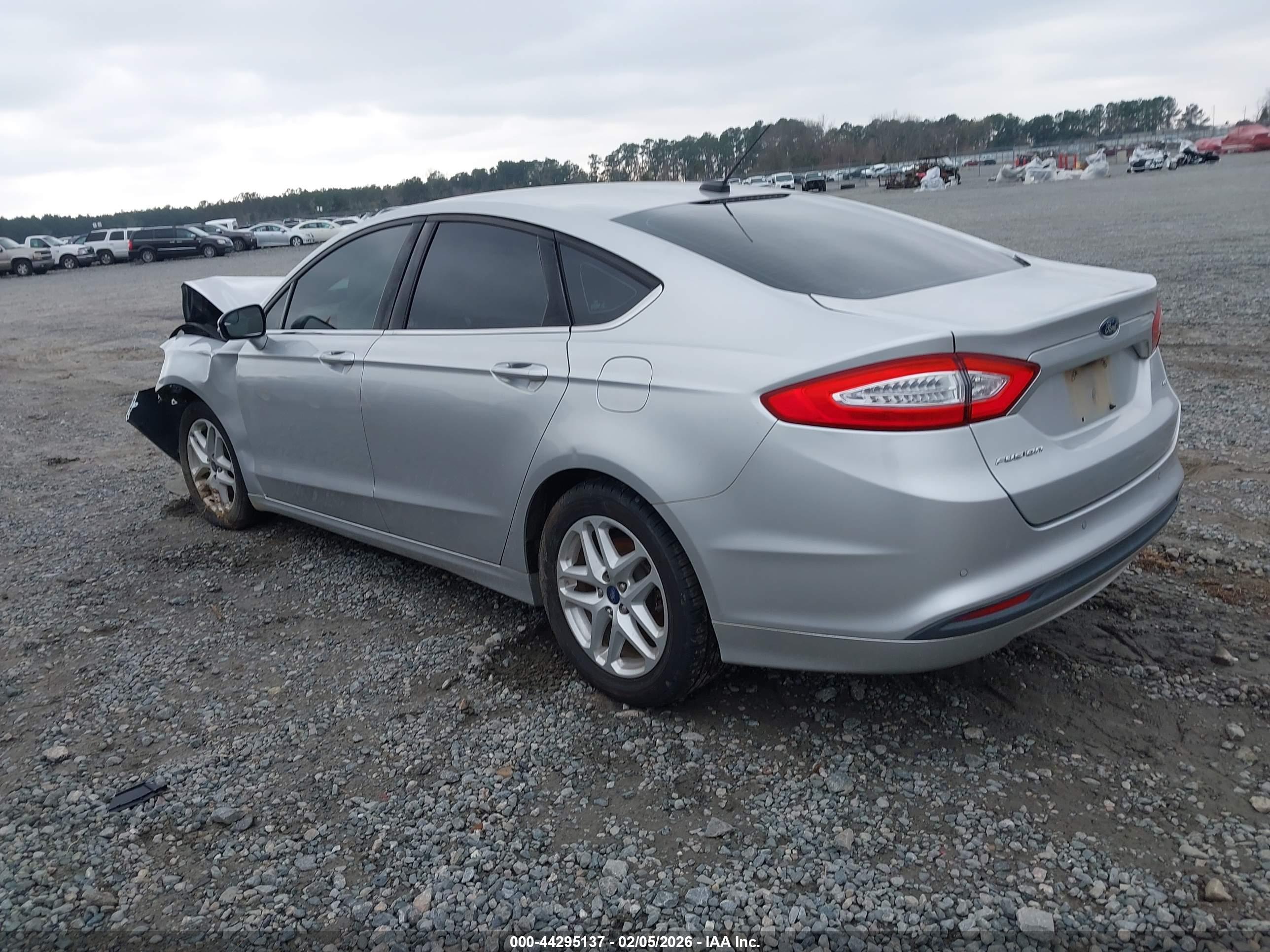 FORD FUSION image 3
