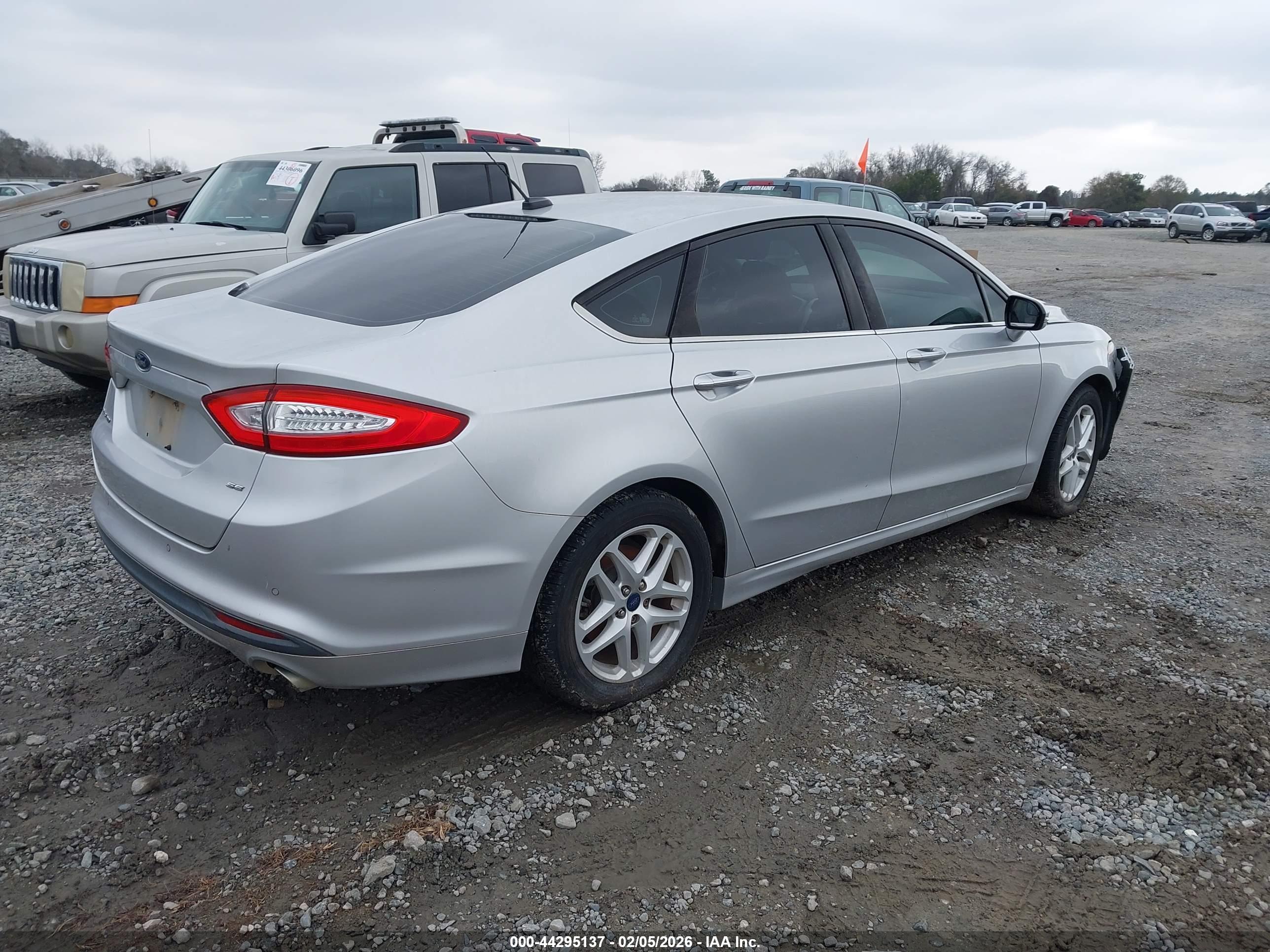 FORD FUSION image 4