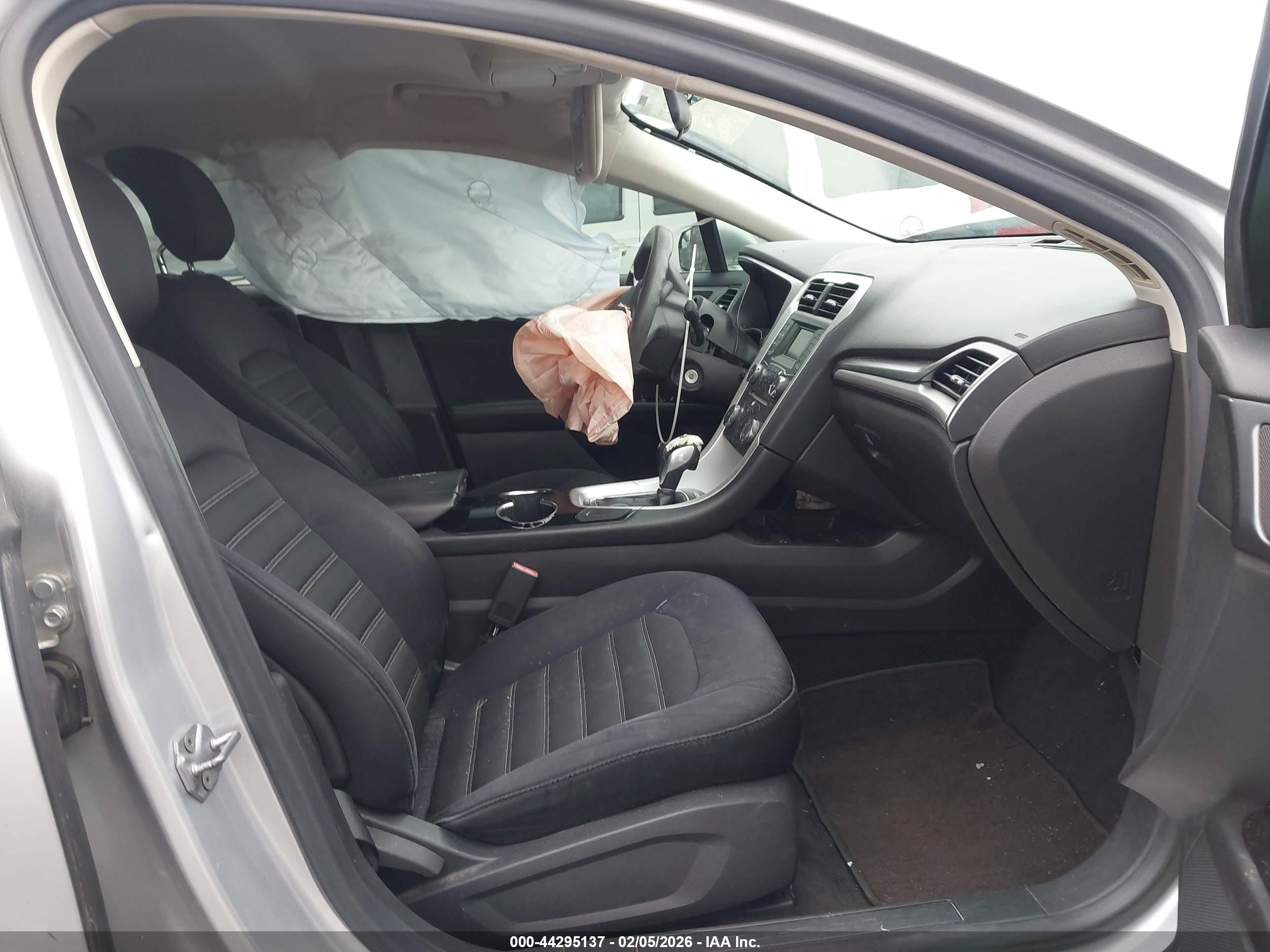 FORD FUSION image 5