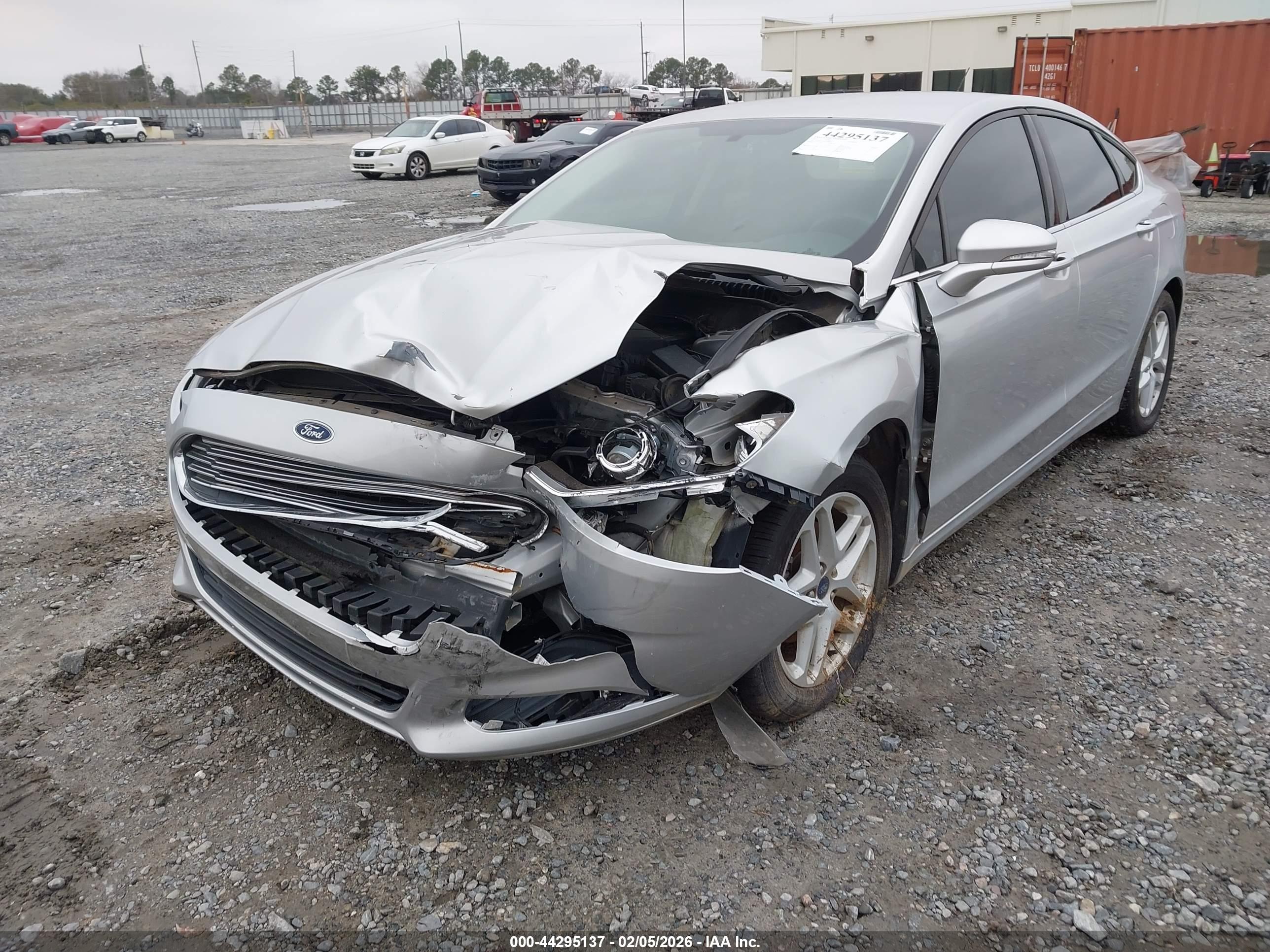 FORD FUSION image 6