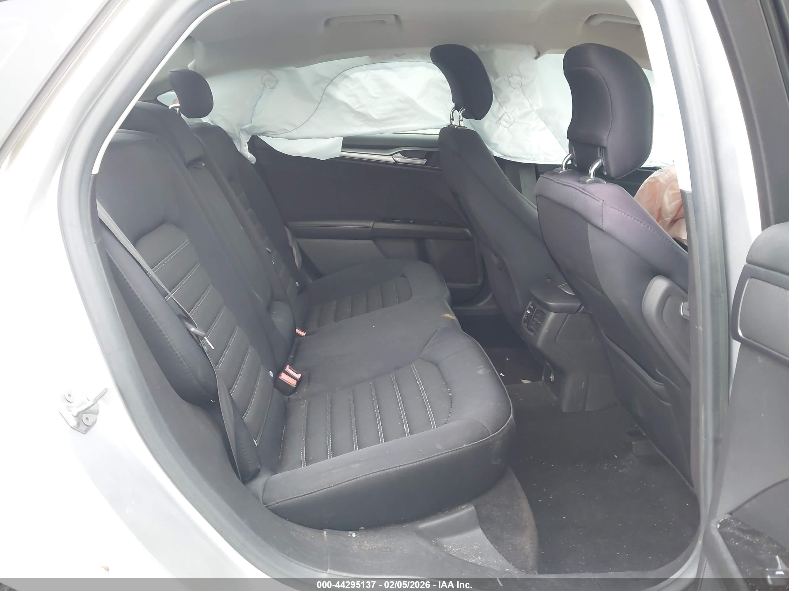 FORD FUSION image 8