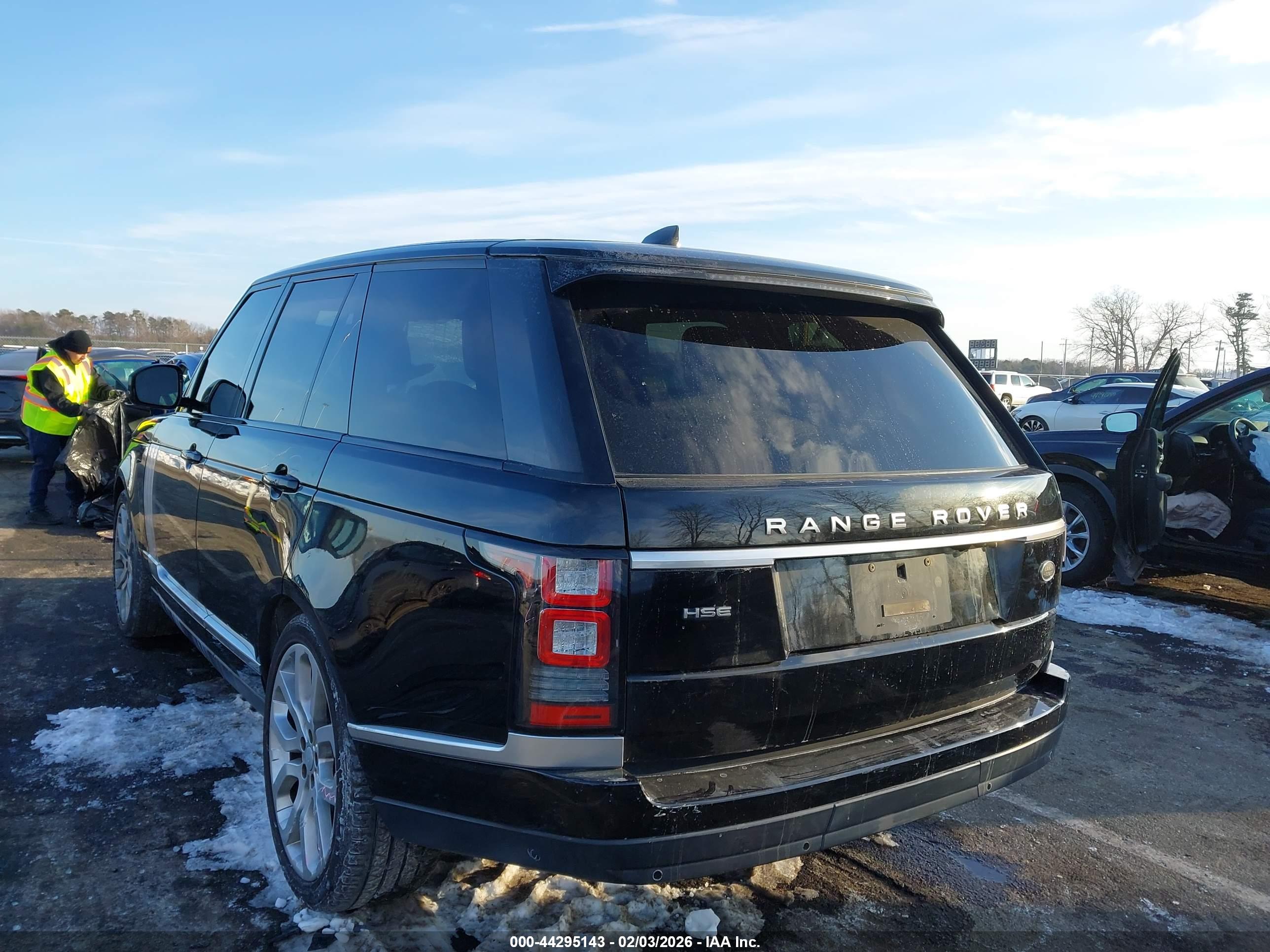 LAND ROVER image 3