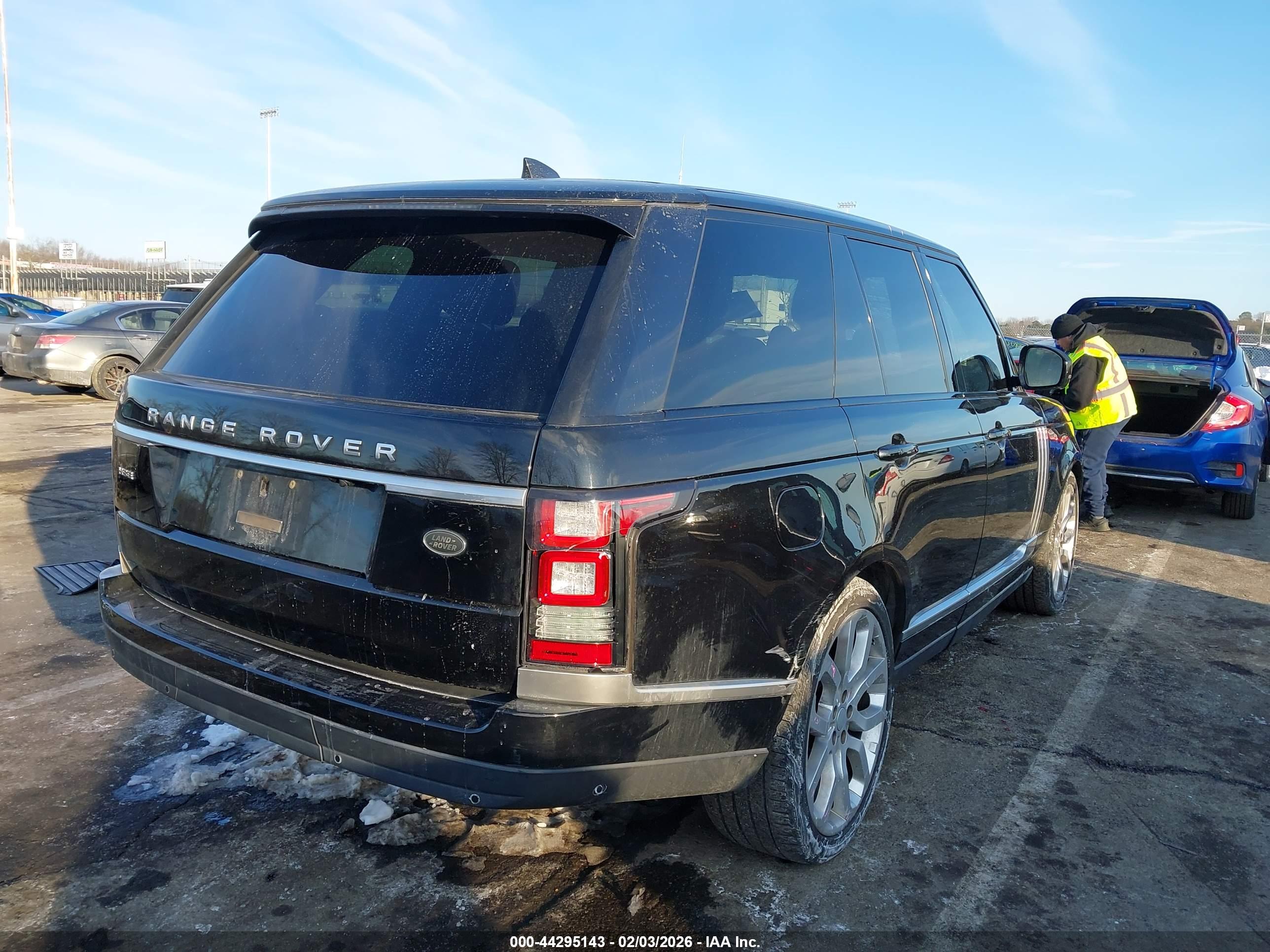 LAND ROVER image 4