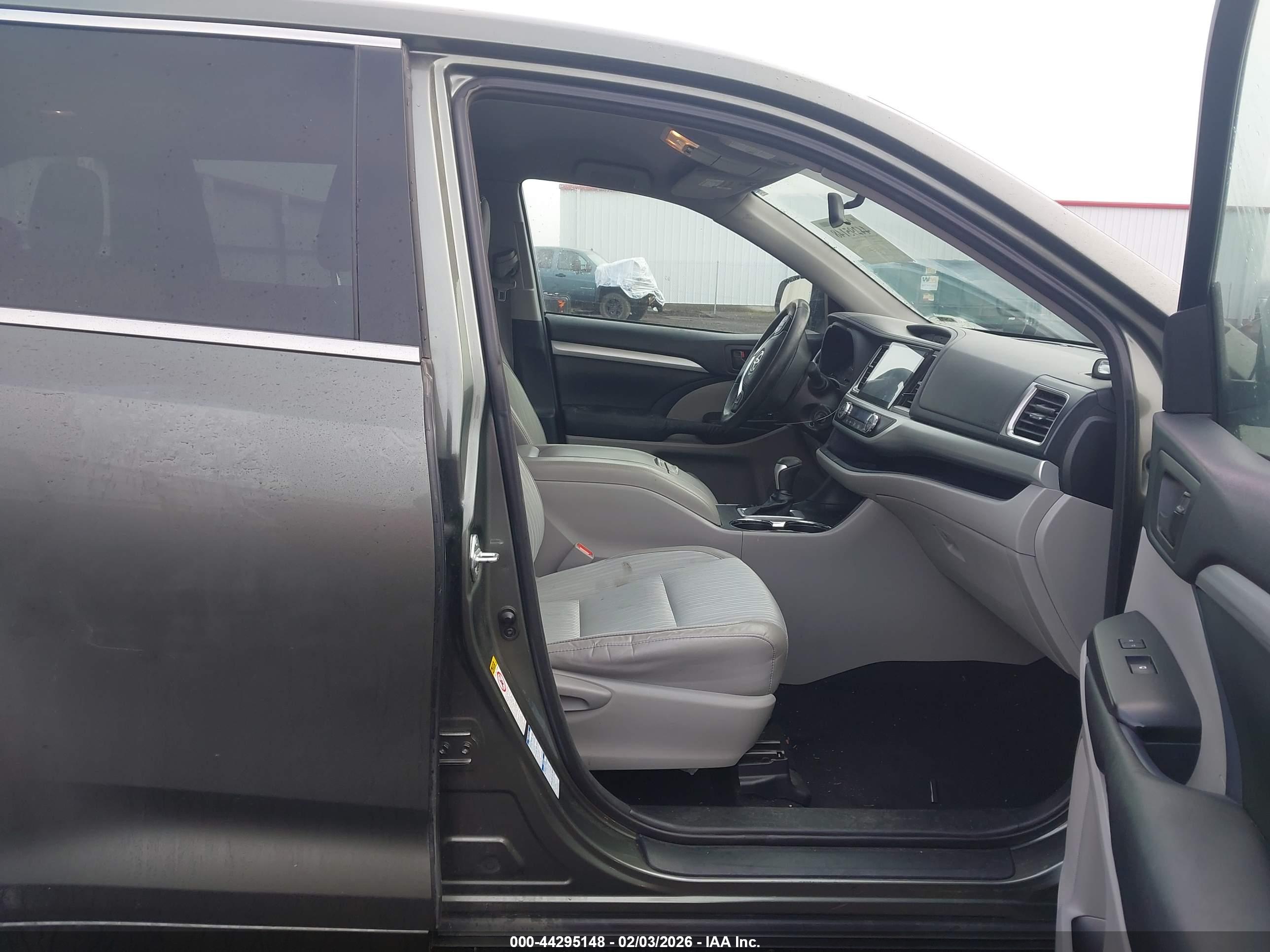 TOYOTA HIGHLANDER image 5