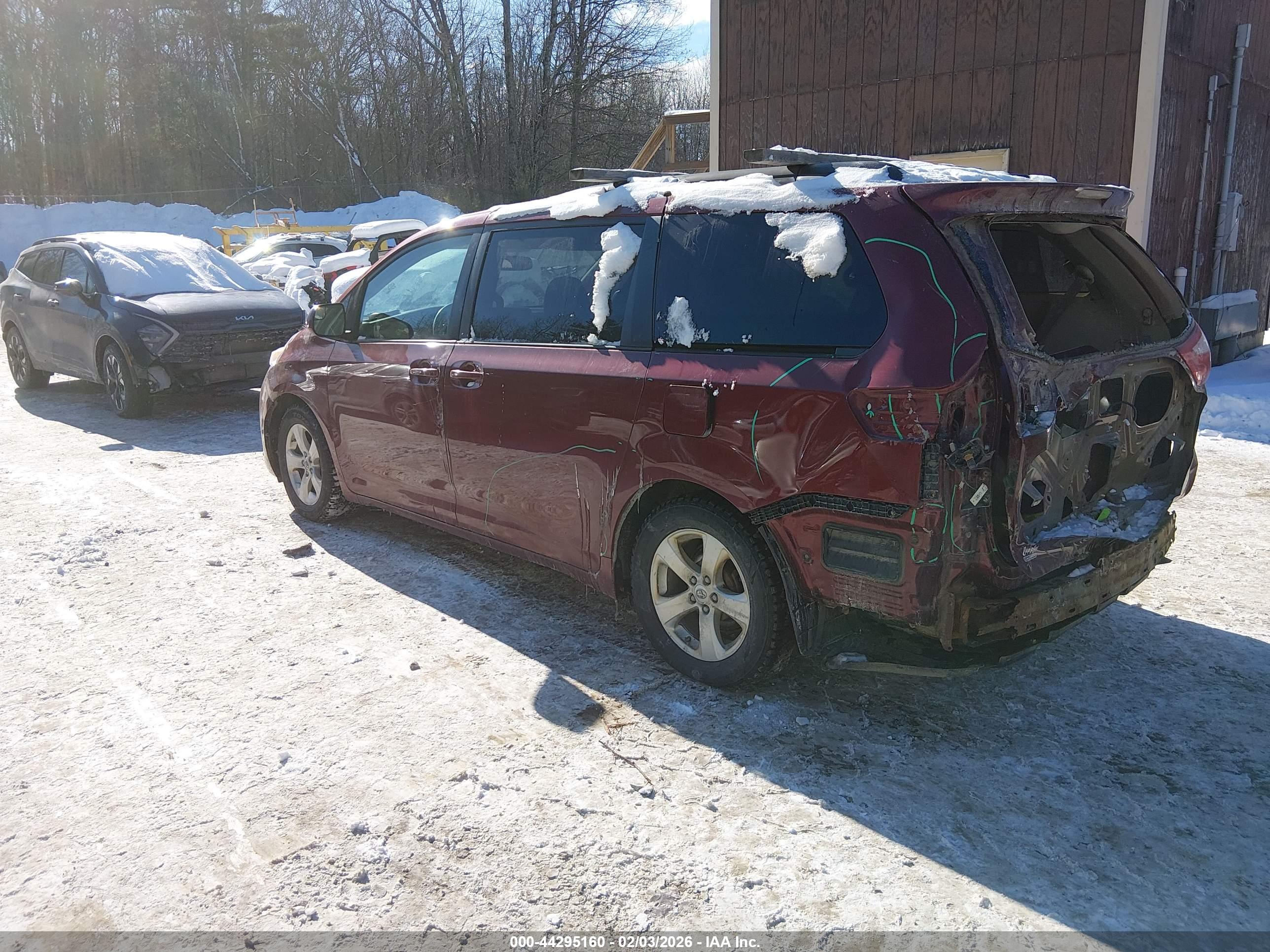 TOYOTA SIENNA image 3