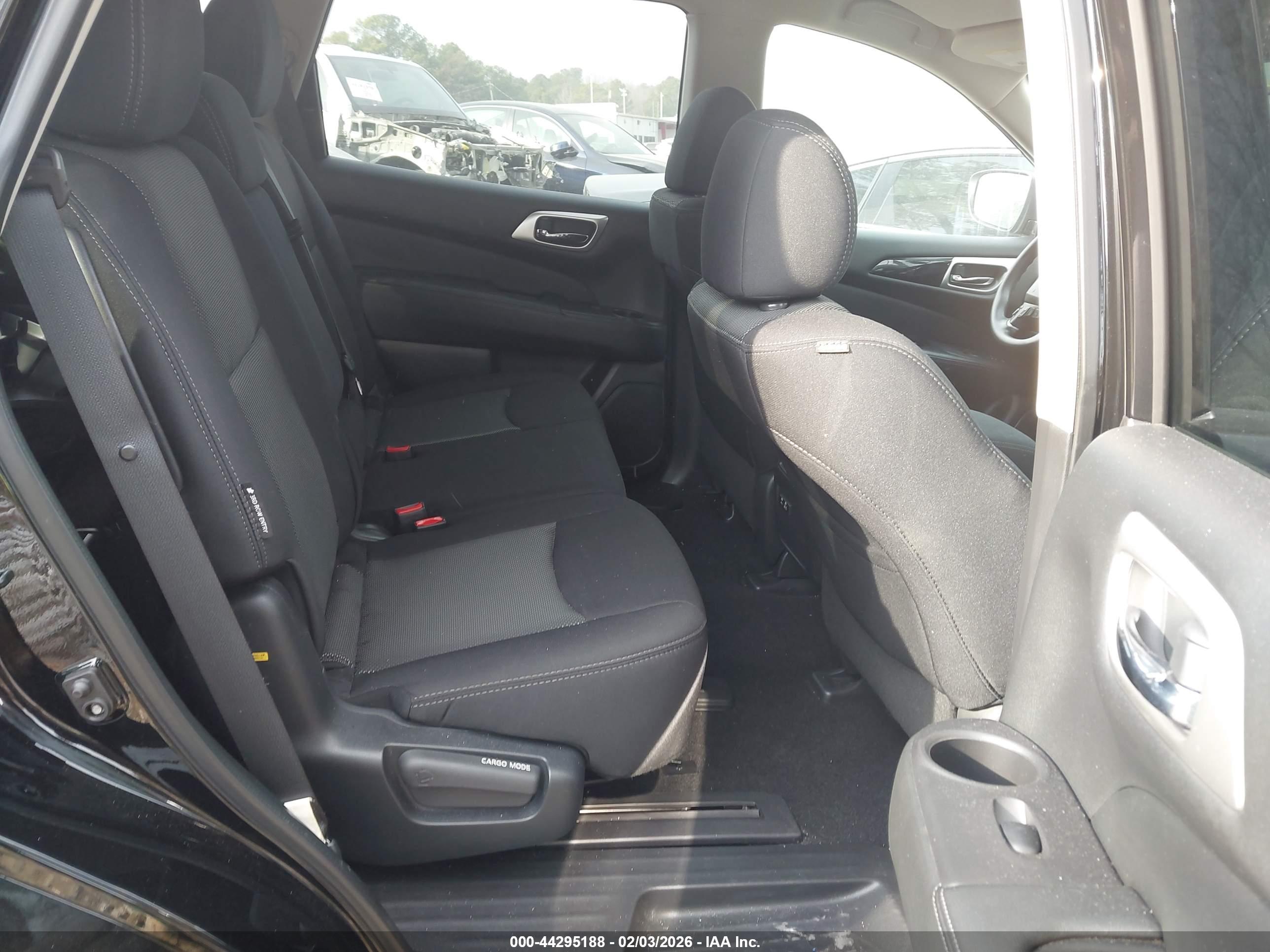NISSAN PATHFINDER image 8