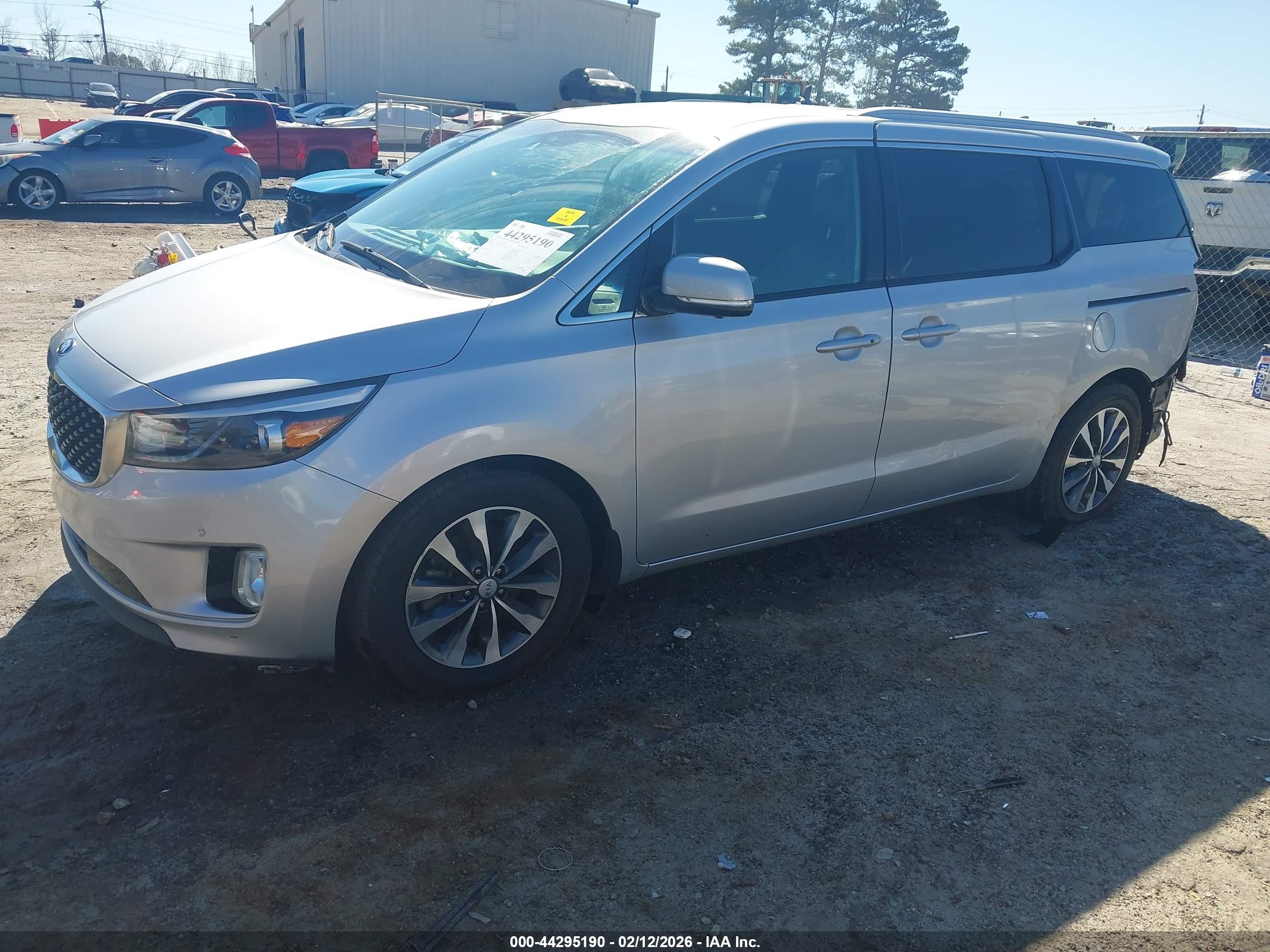 KIA SEDONA image 2