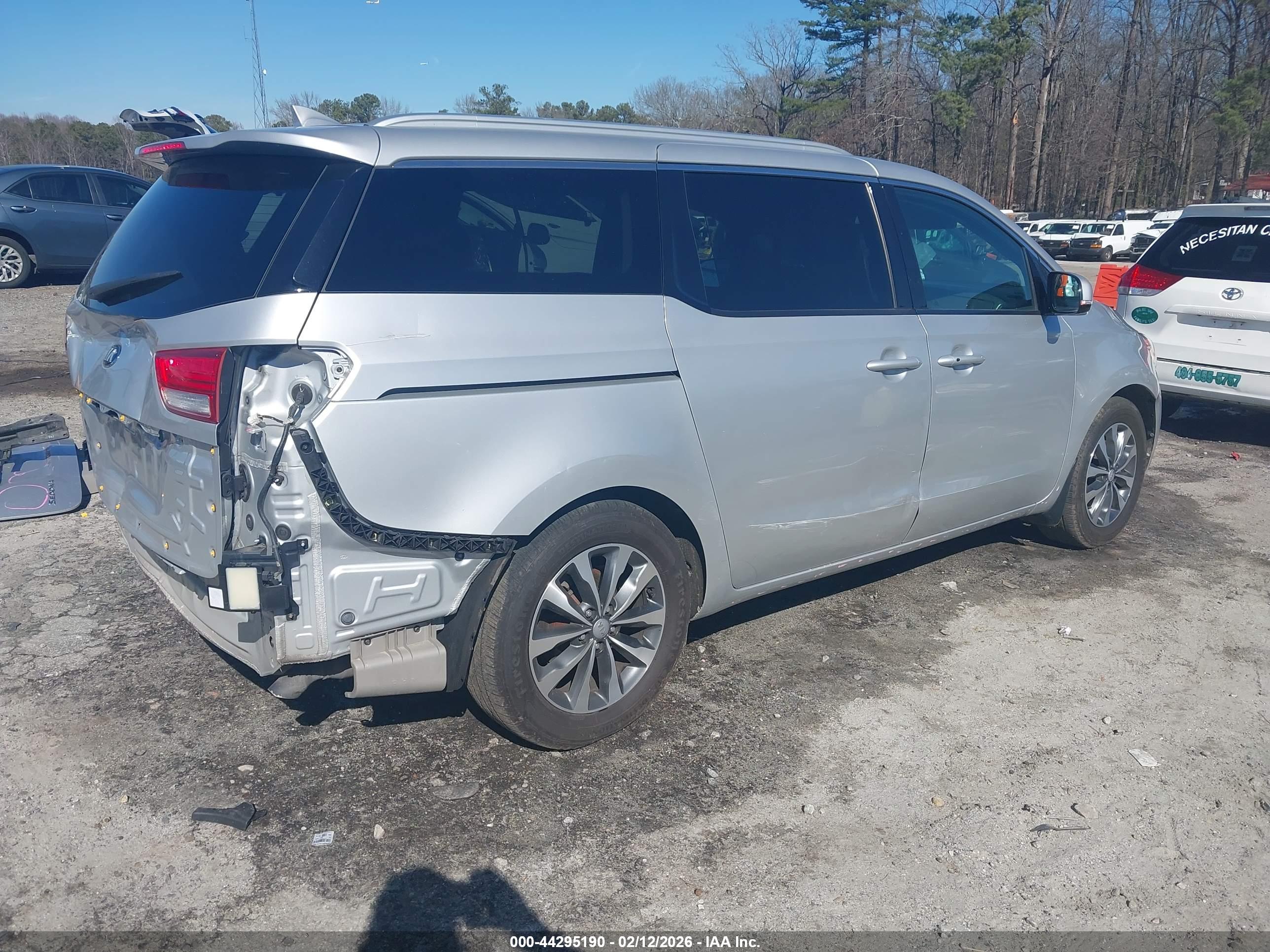 KIA SEDONA image 4