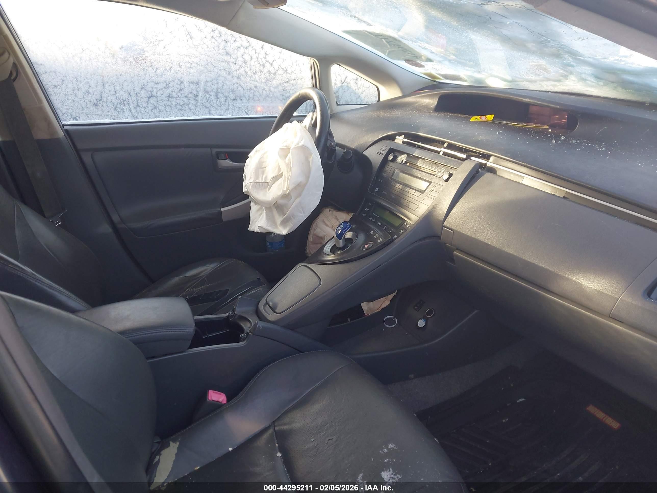 TOYOTA PRIUS image 5