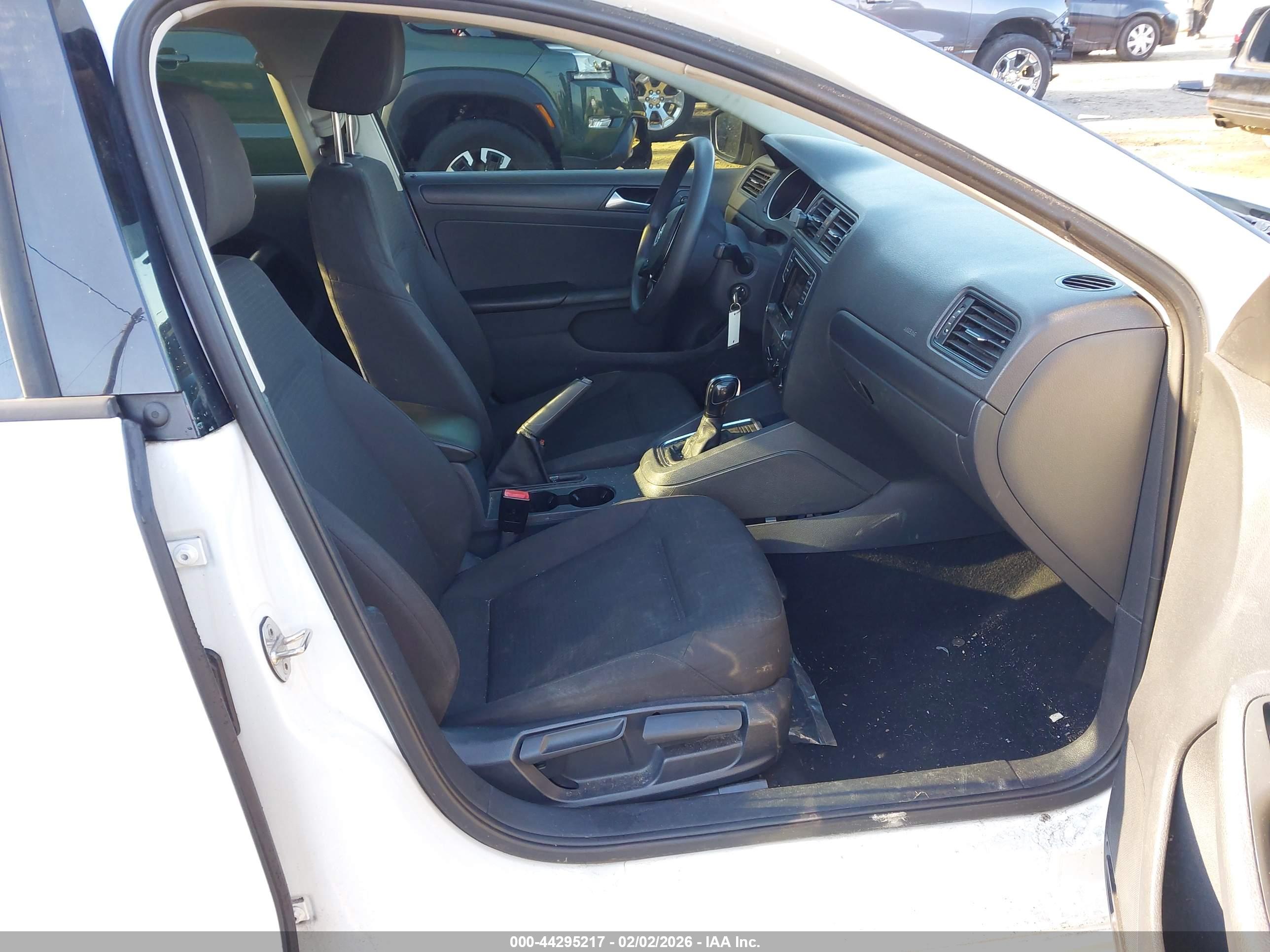 VOLKSWAGEN JETTA image 5