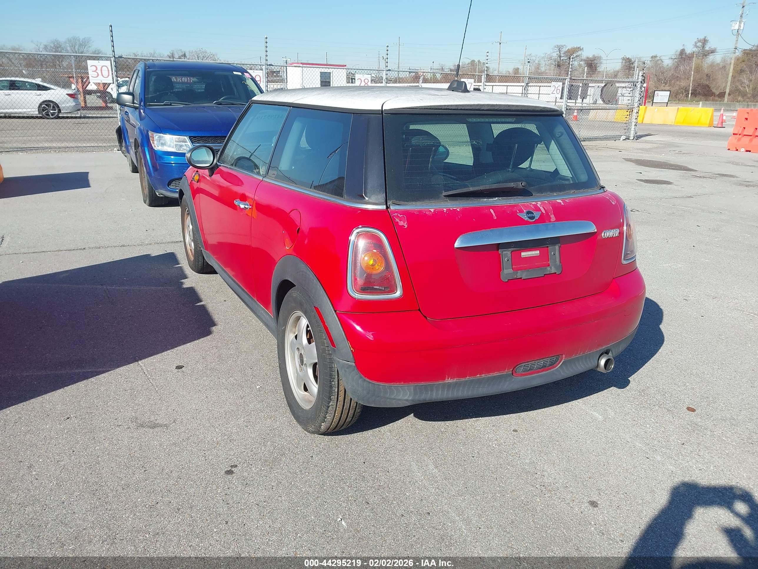 MINI COOPER image 3