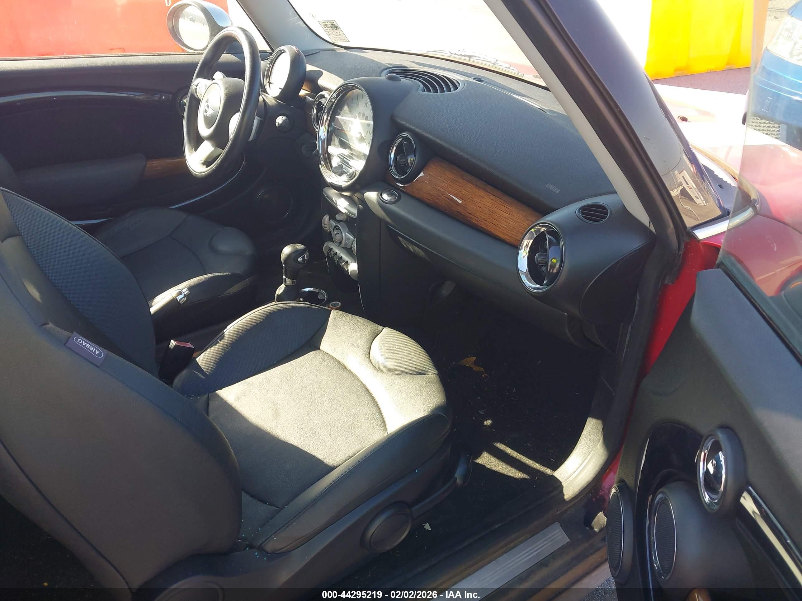 MINI COOPER image 5