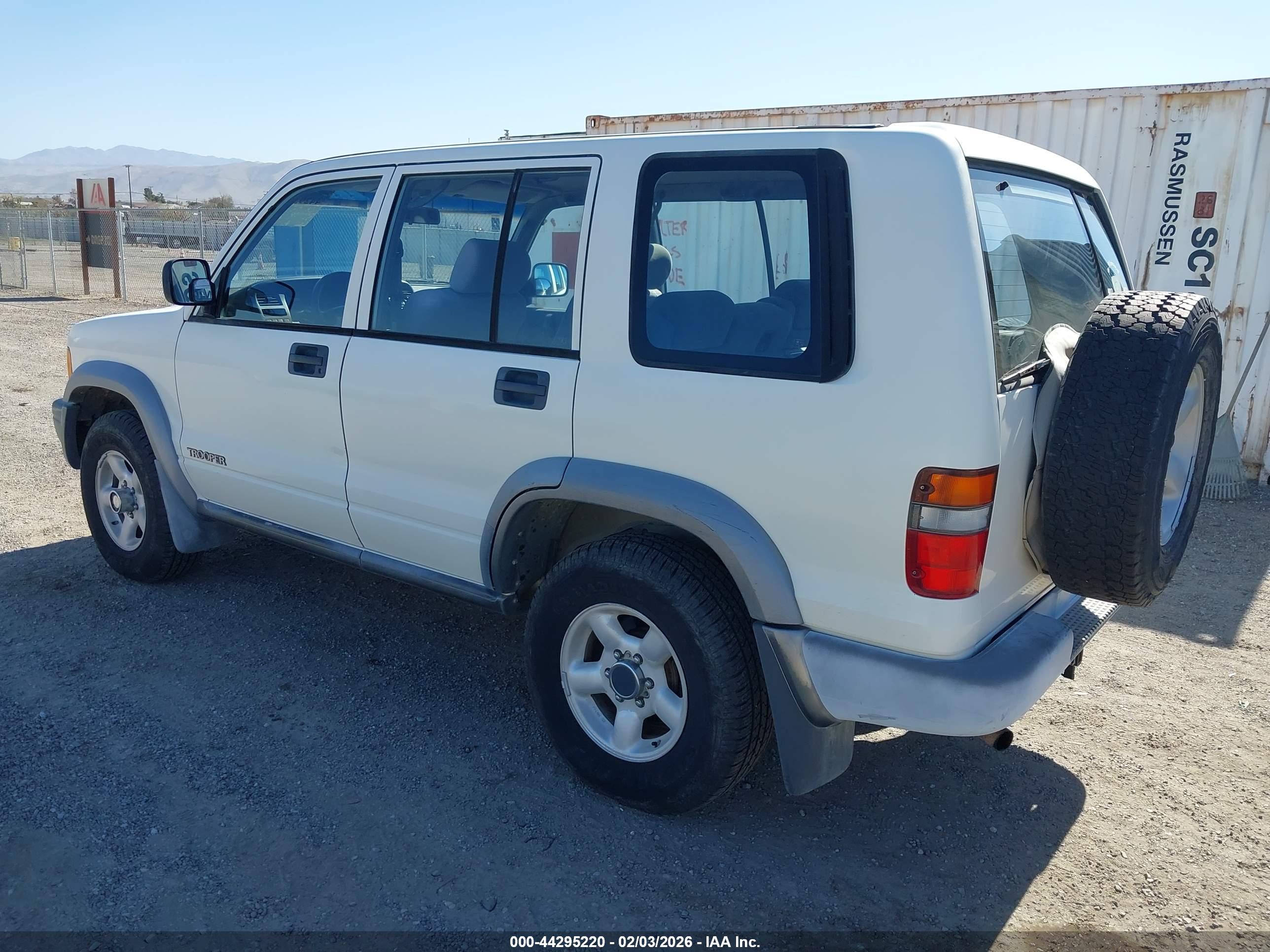 ISUZU TROOPER image 3