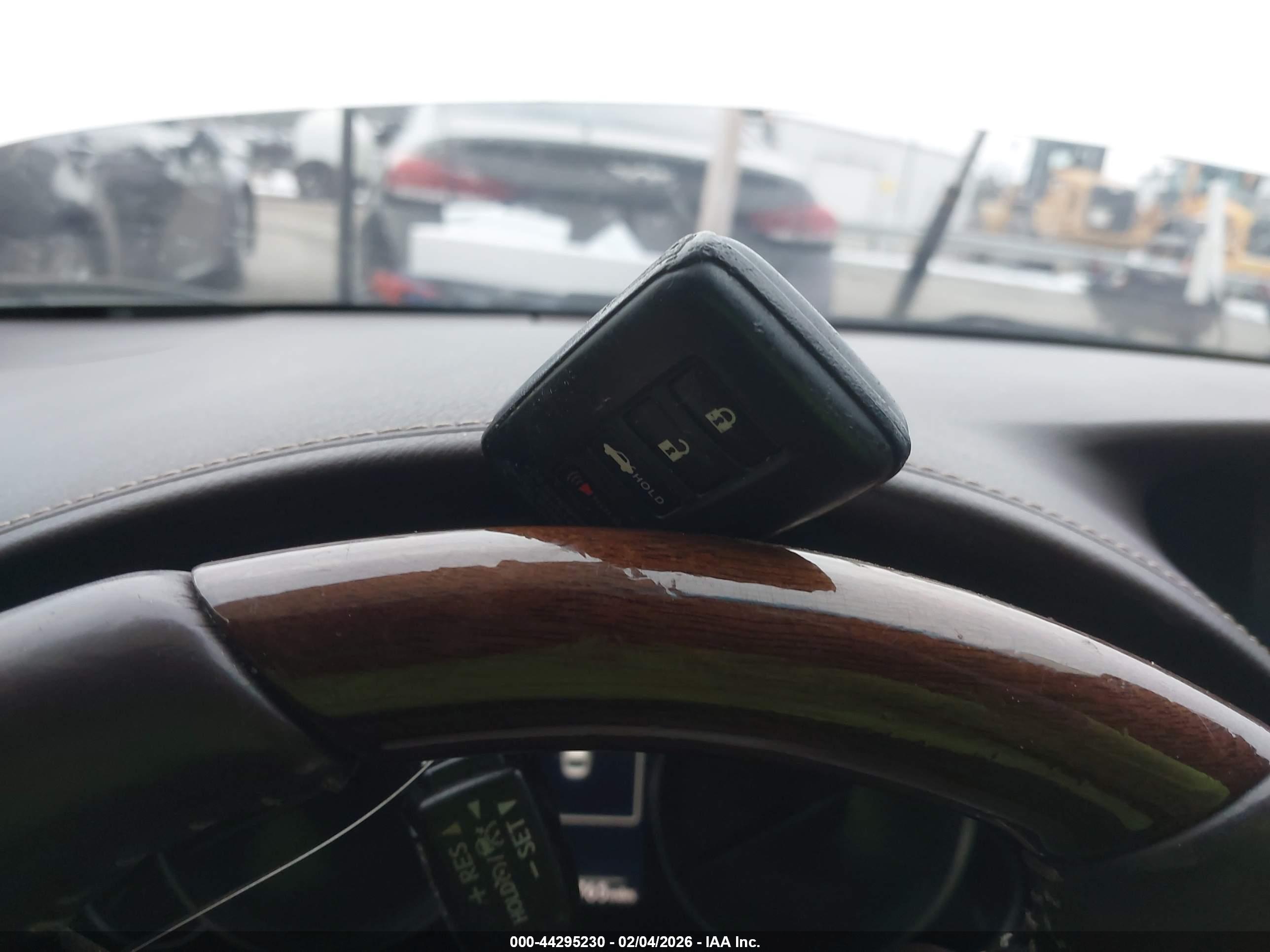LEXUS ES image 11