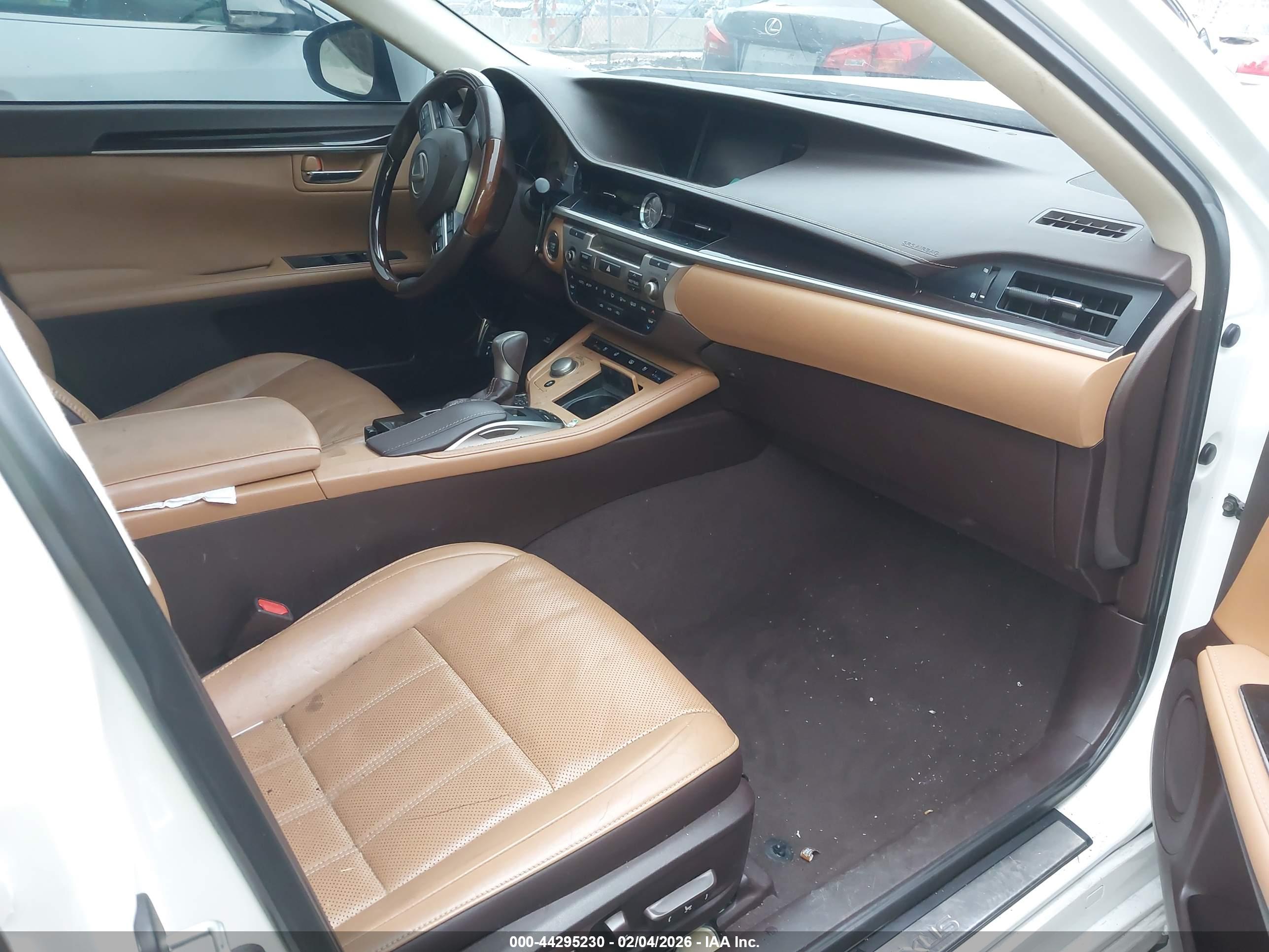 LEXUS ES image 5