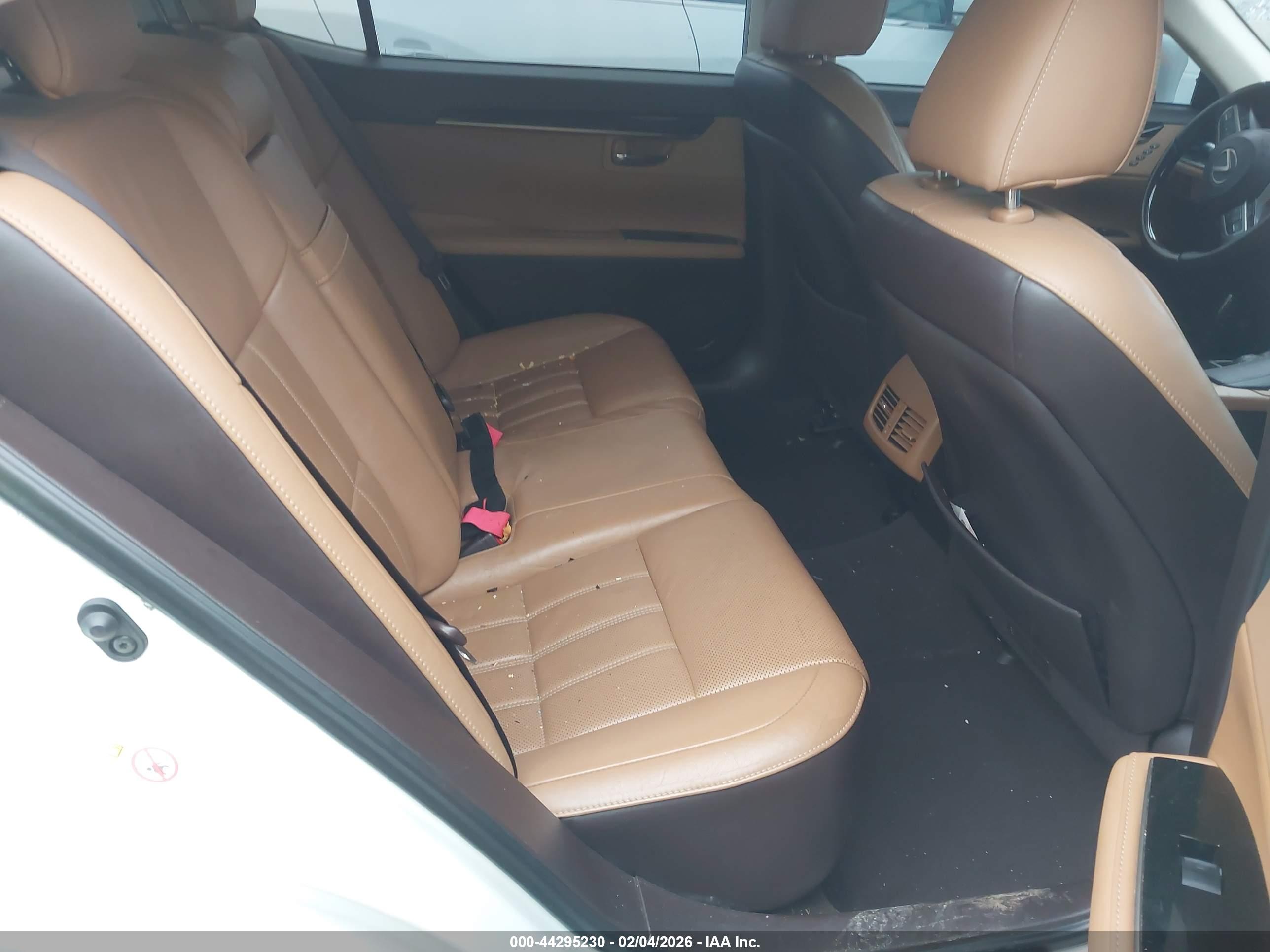LEXUS ES image 8