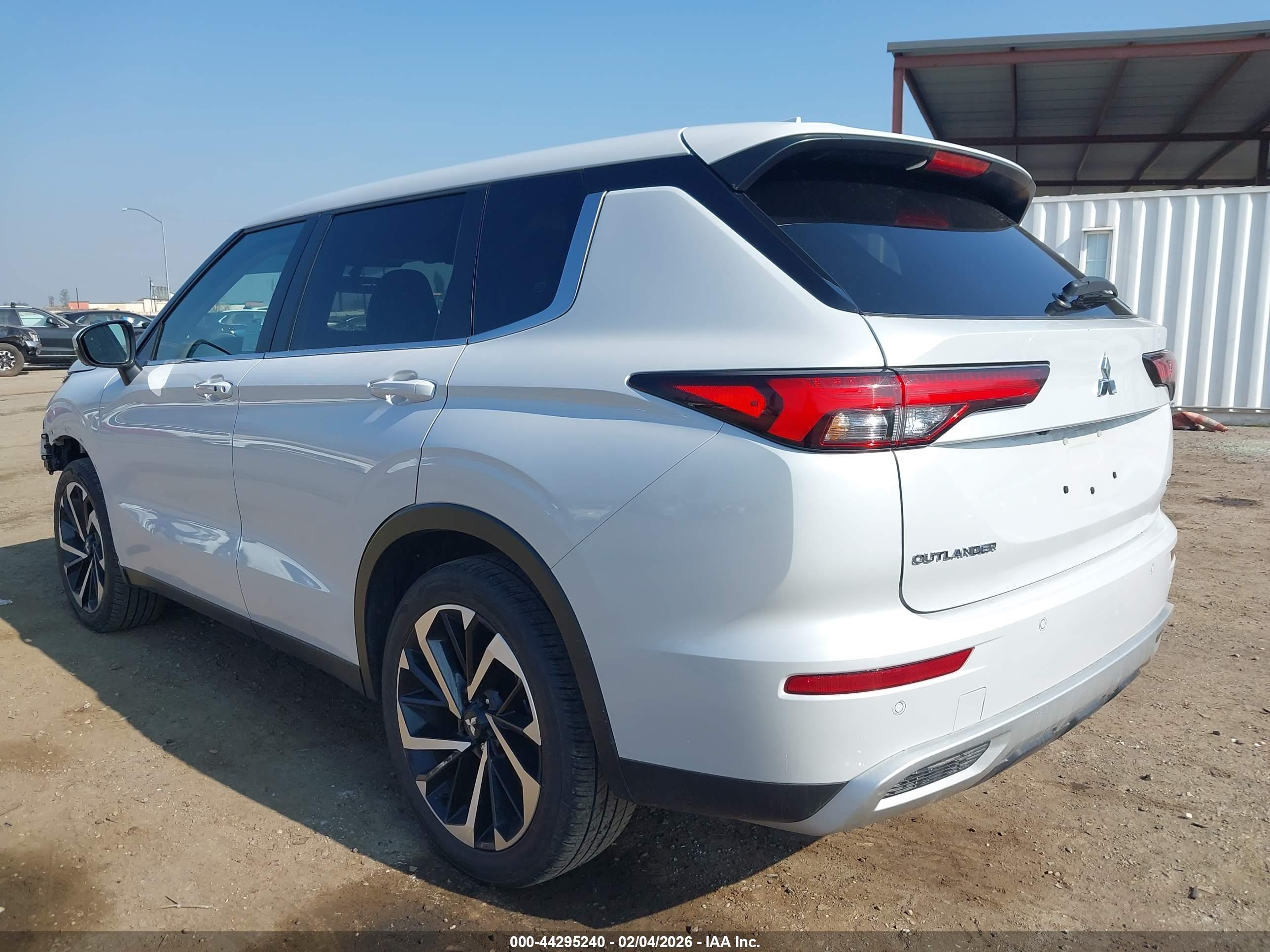 MITSUBISHI OUTLANDER image 3