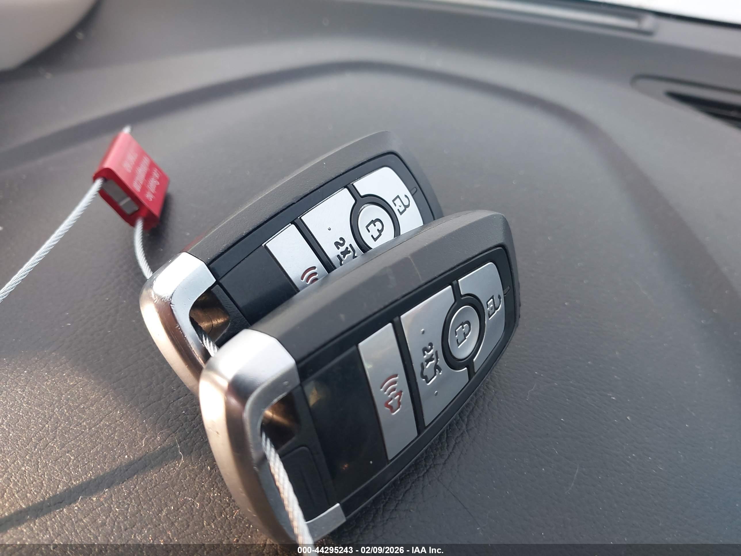 FORD FUSION image 11