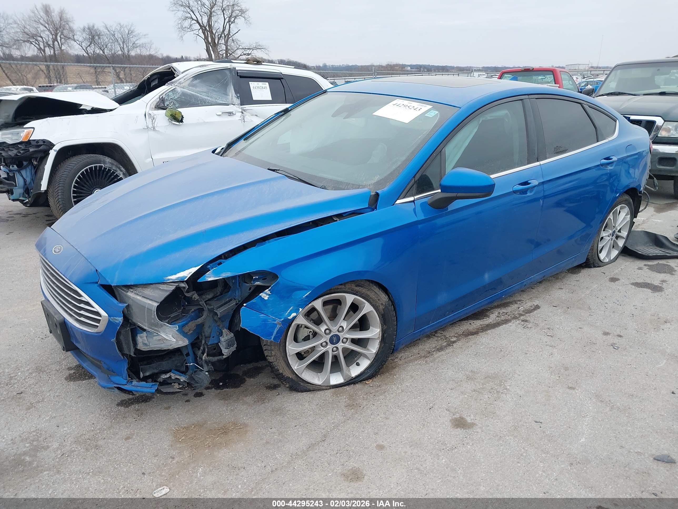FORD FUSION image 2
