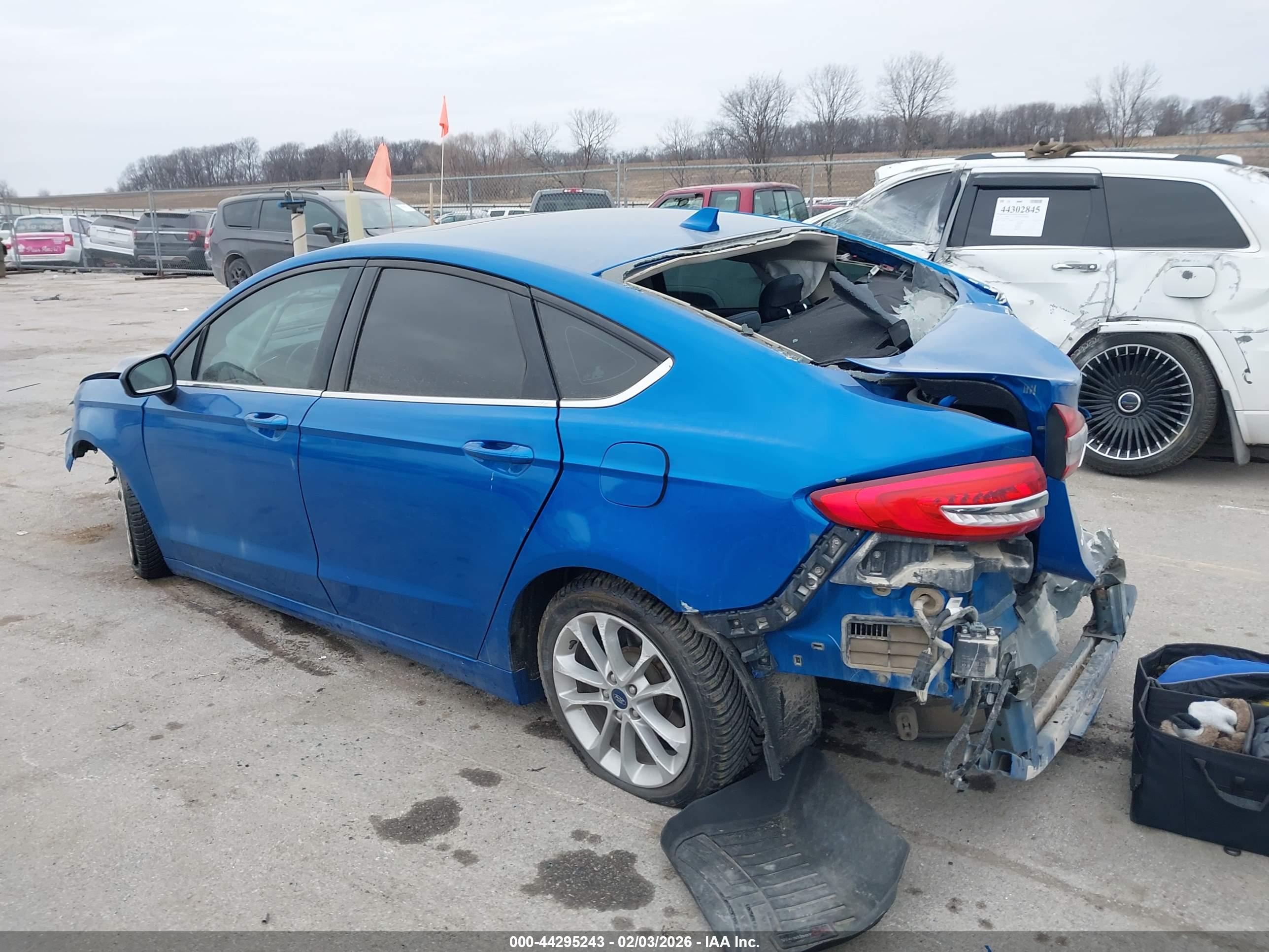 FORD FUSION image 3