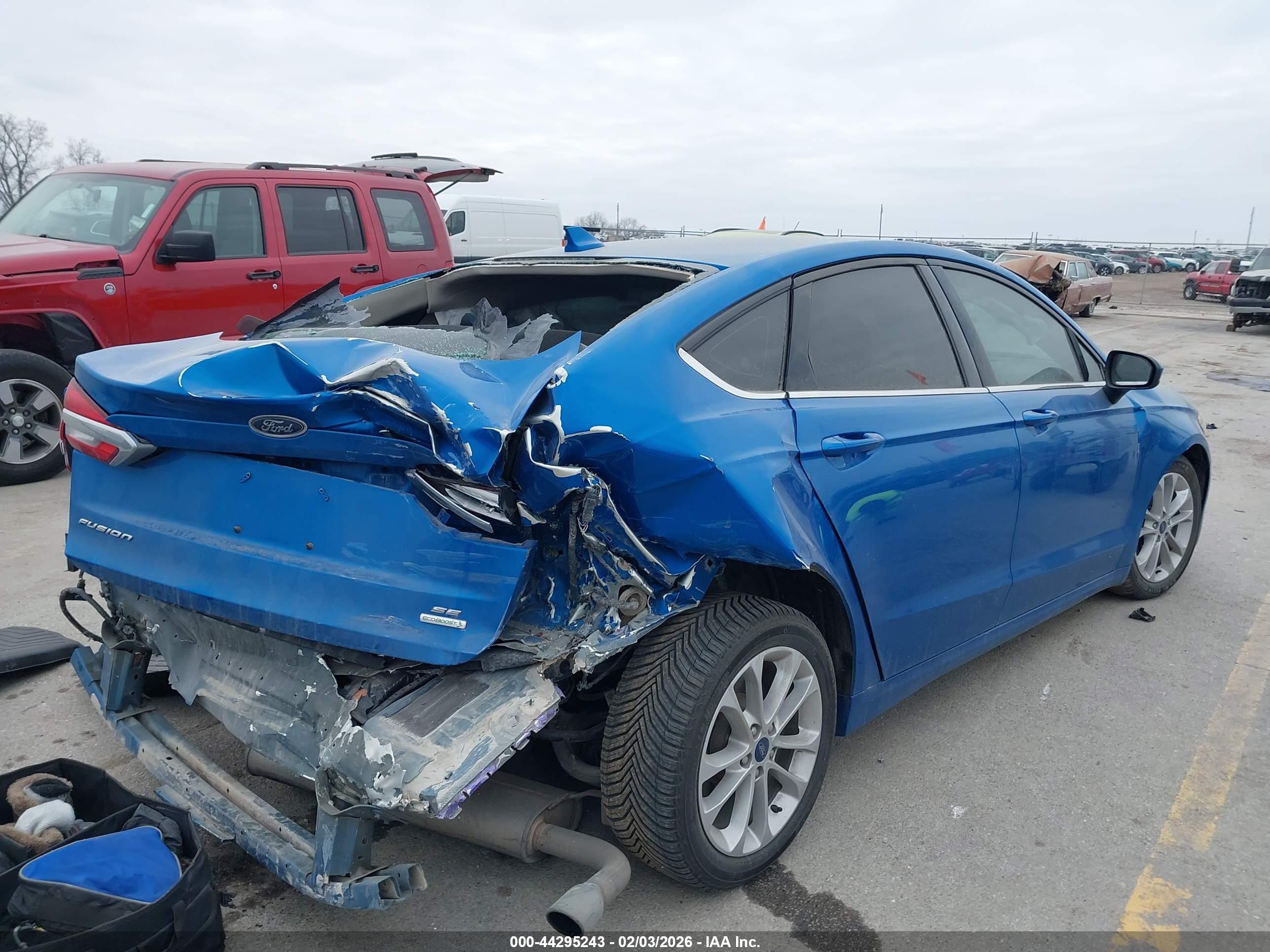 FORD FUSION image 4
