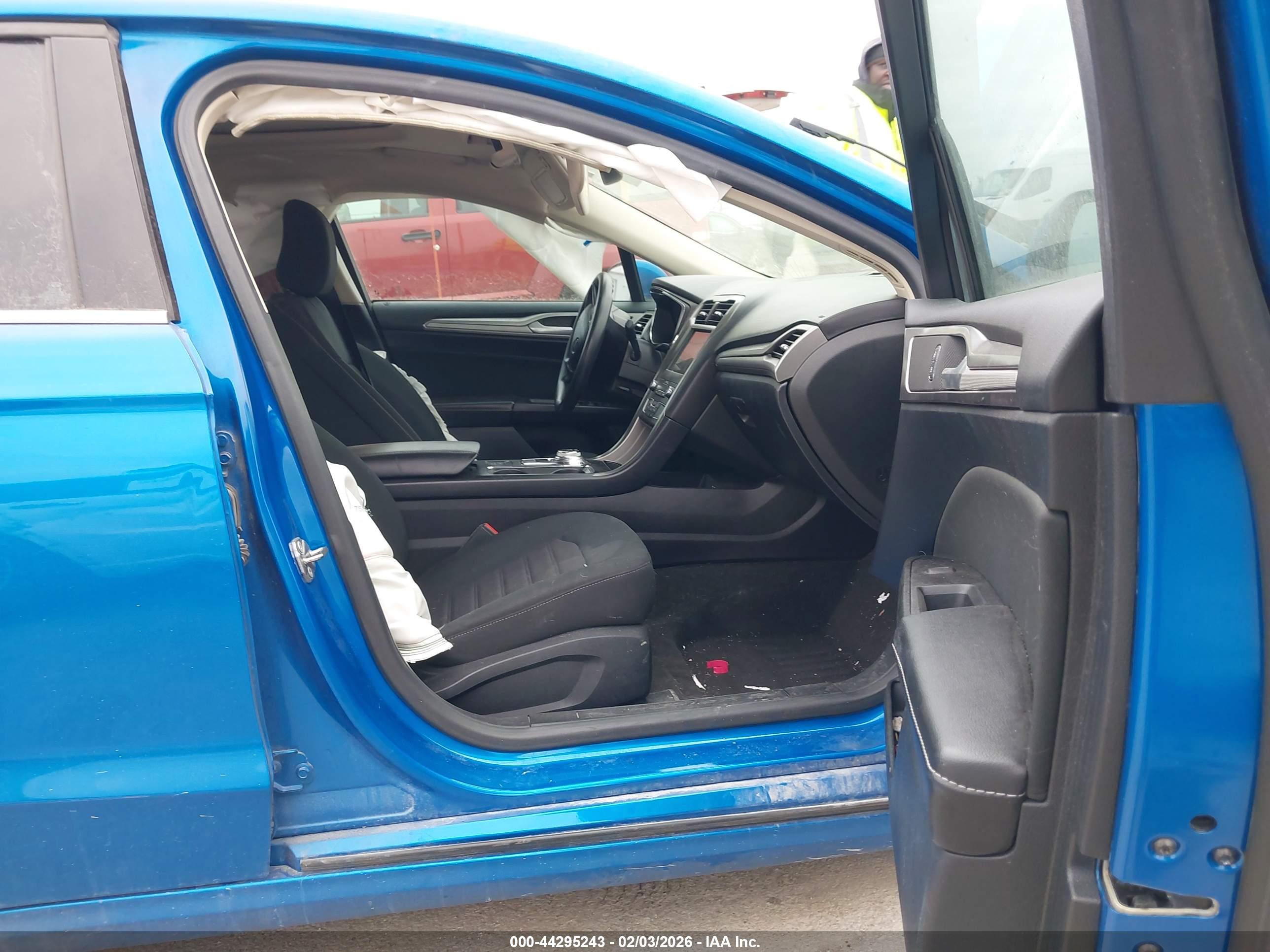 FORD FUSION image 5