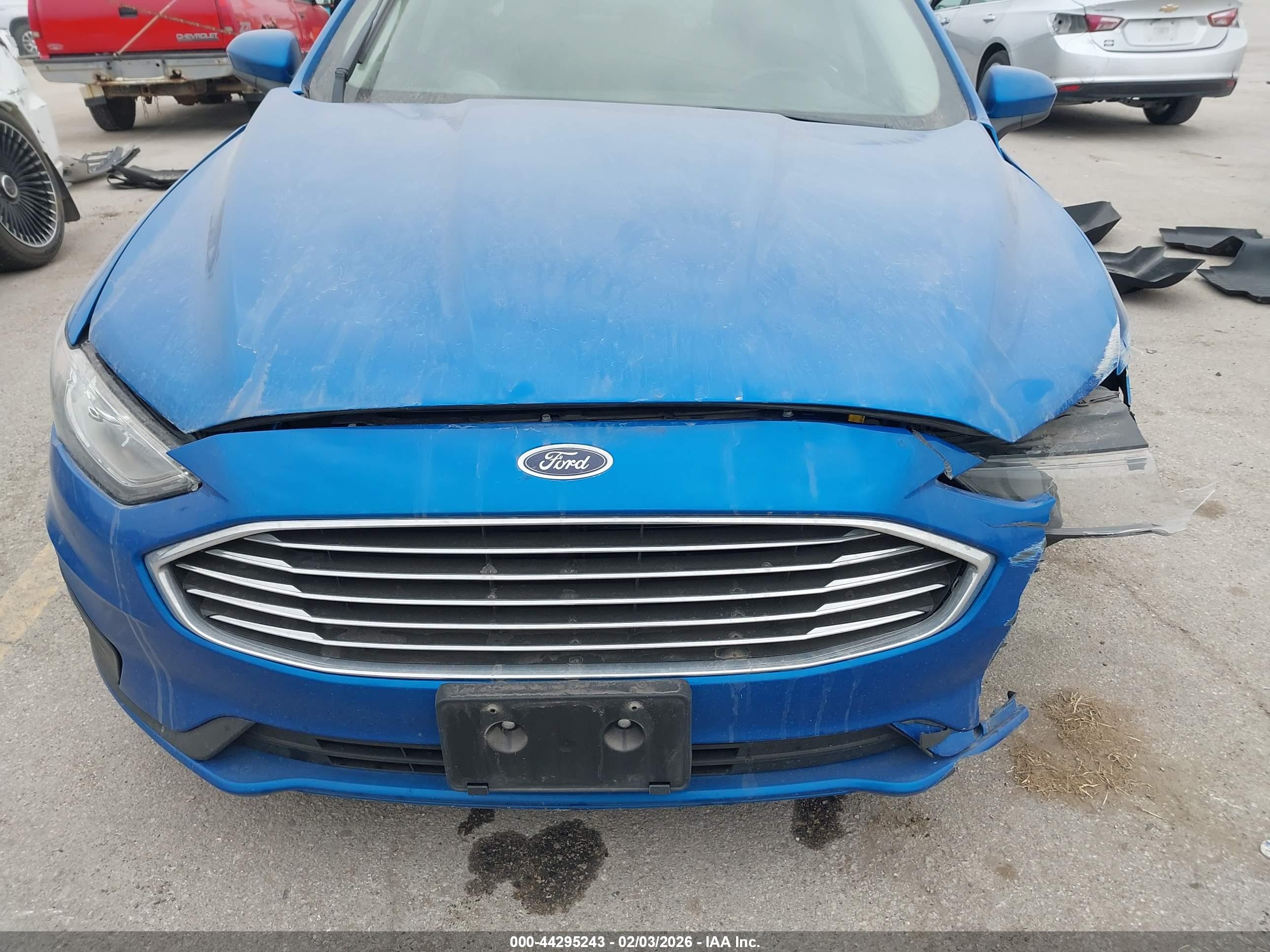FORD FUSION image 6