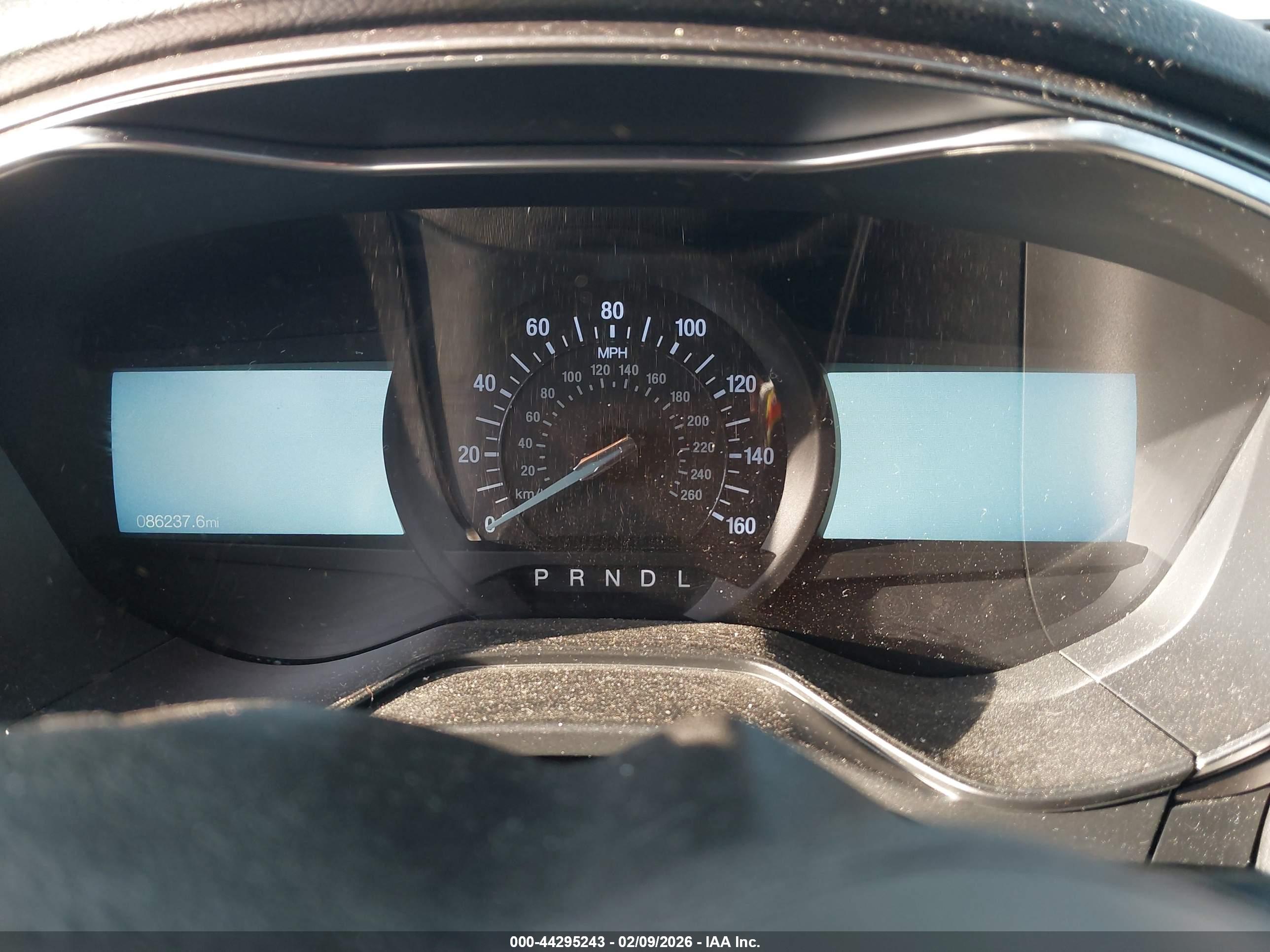 FORD FUSION image 7