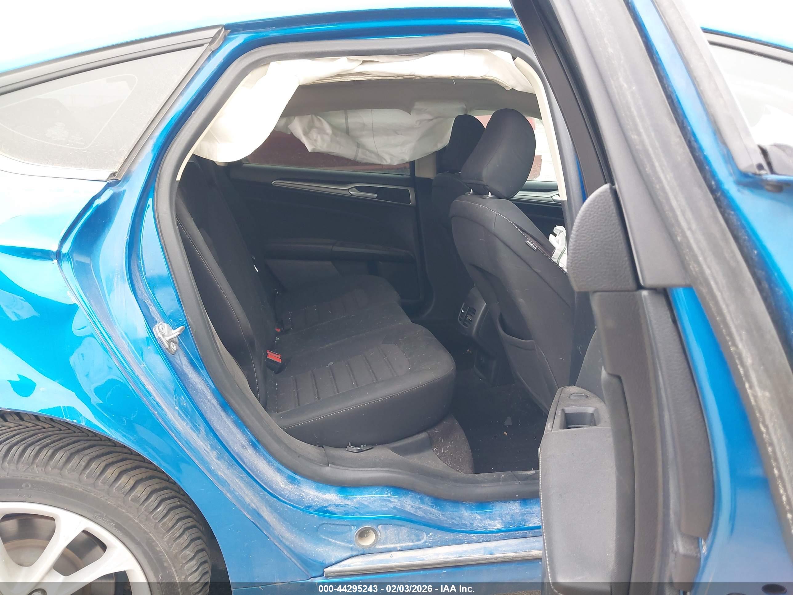 FORD FUSION image 8